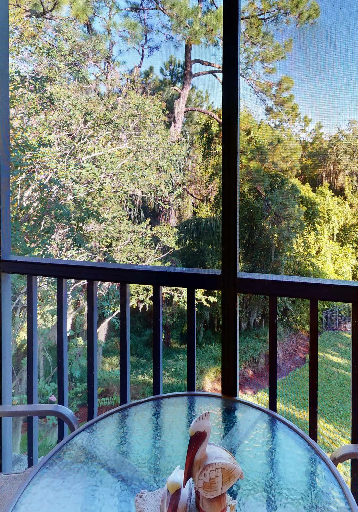 3rd floor condo w/ restaurant, pools, basketball court, near theme parks, gym