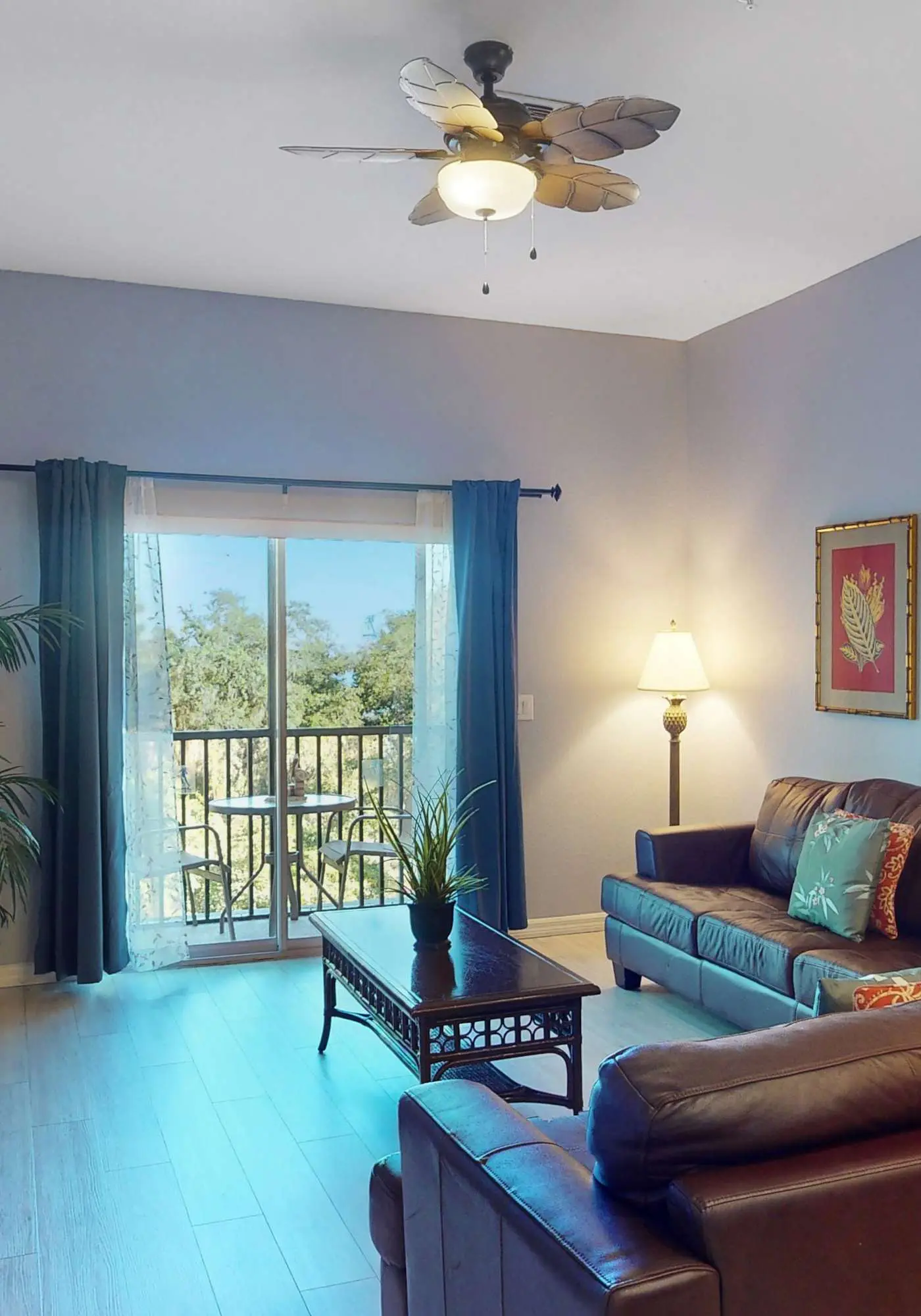 3rd floor condo w/ restaurant, pools, basketball court, near theme parks, gym