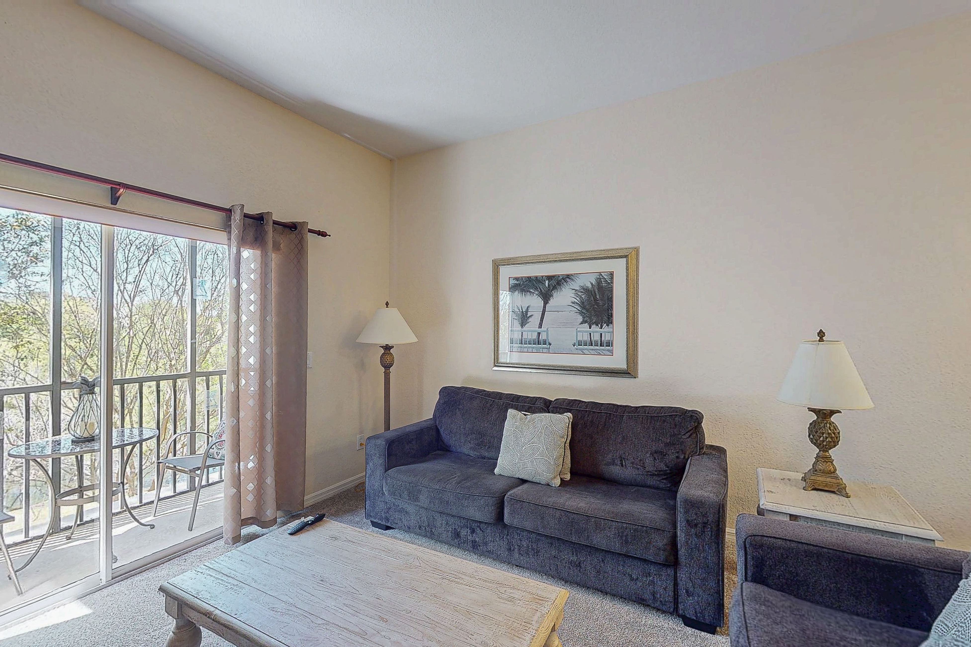 2nd floor condo near theme parks, restaurant, basketball court, tennis court