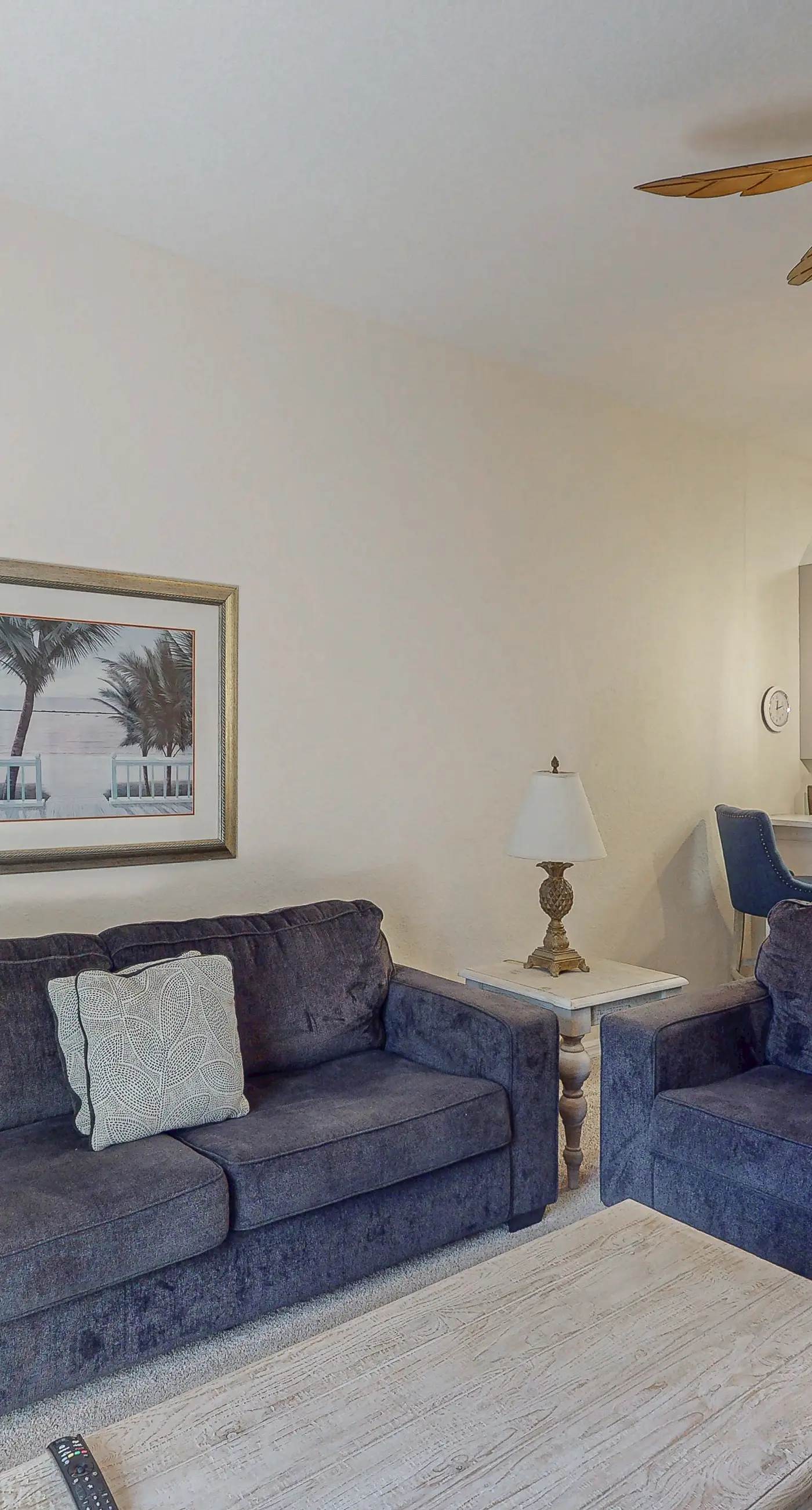 2nd floor condo near theme parks, restaurant, basketball court, tennis court
