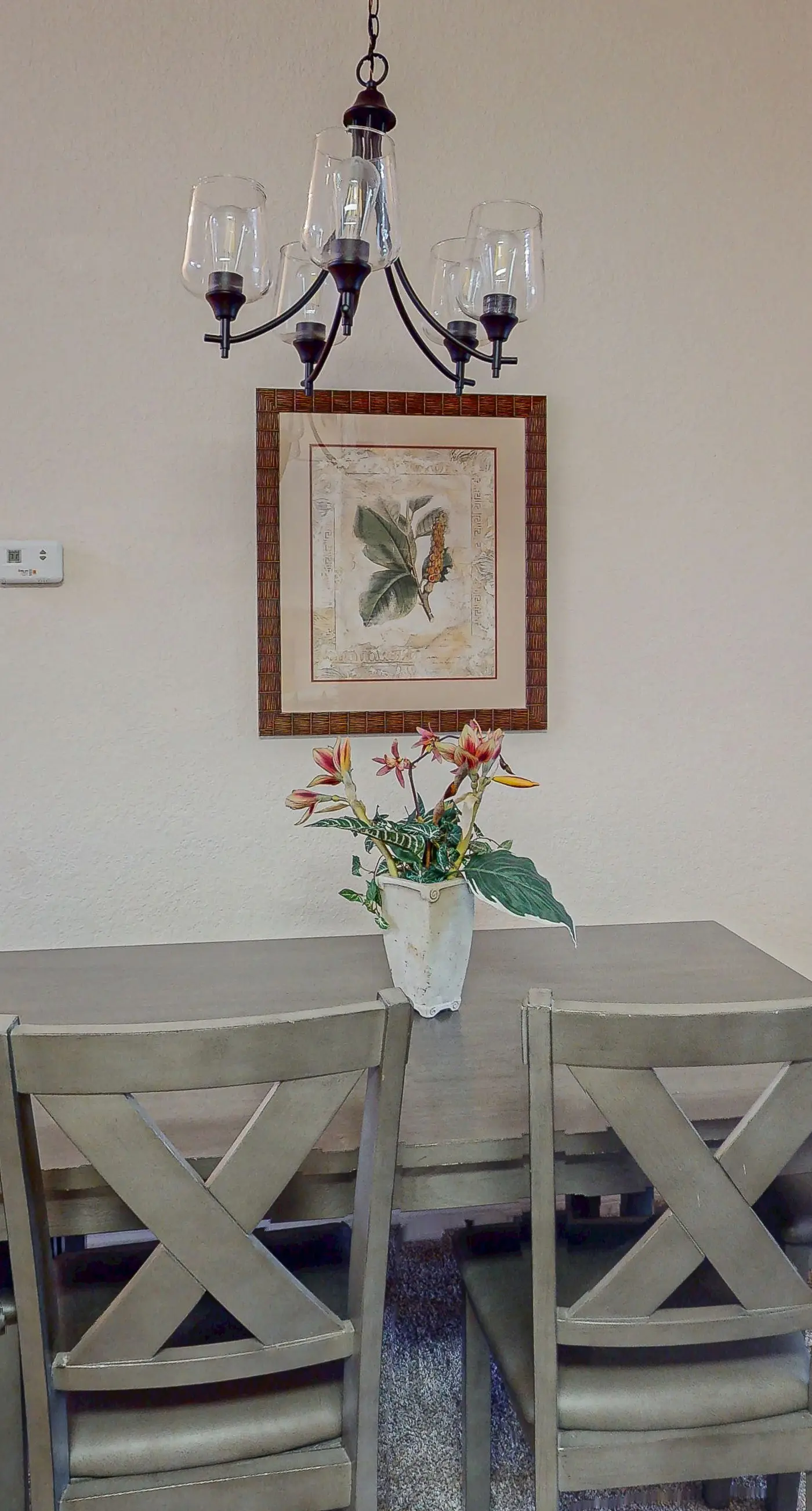 2nd floor condo near theme parks, restaurant, basketball court, tennis court