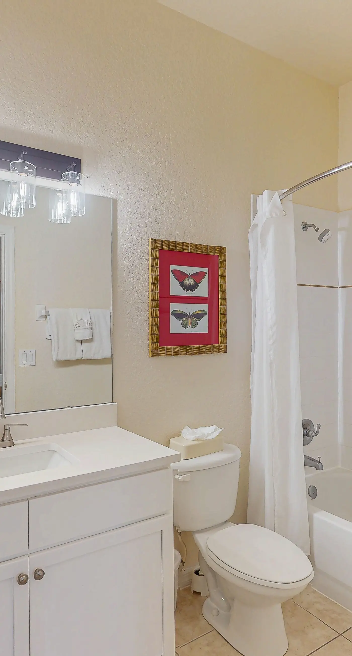 2nd floor condo near theme parks, restaurant, basketball court, tennis court