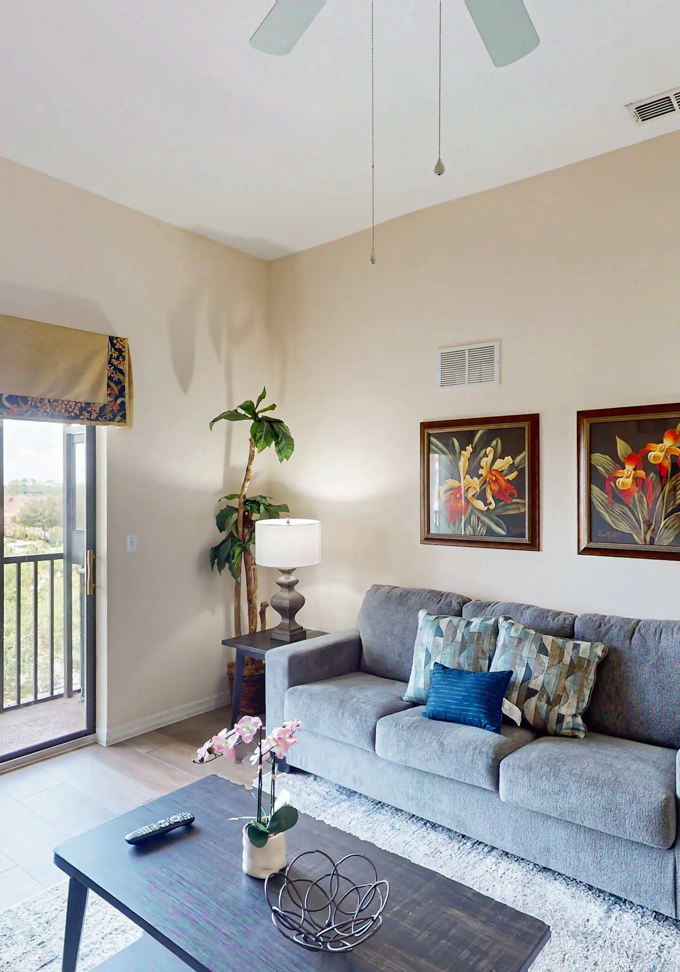 2nd floor condo near theme parks, restaurant, basketball court, tennis court