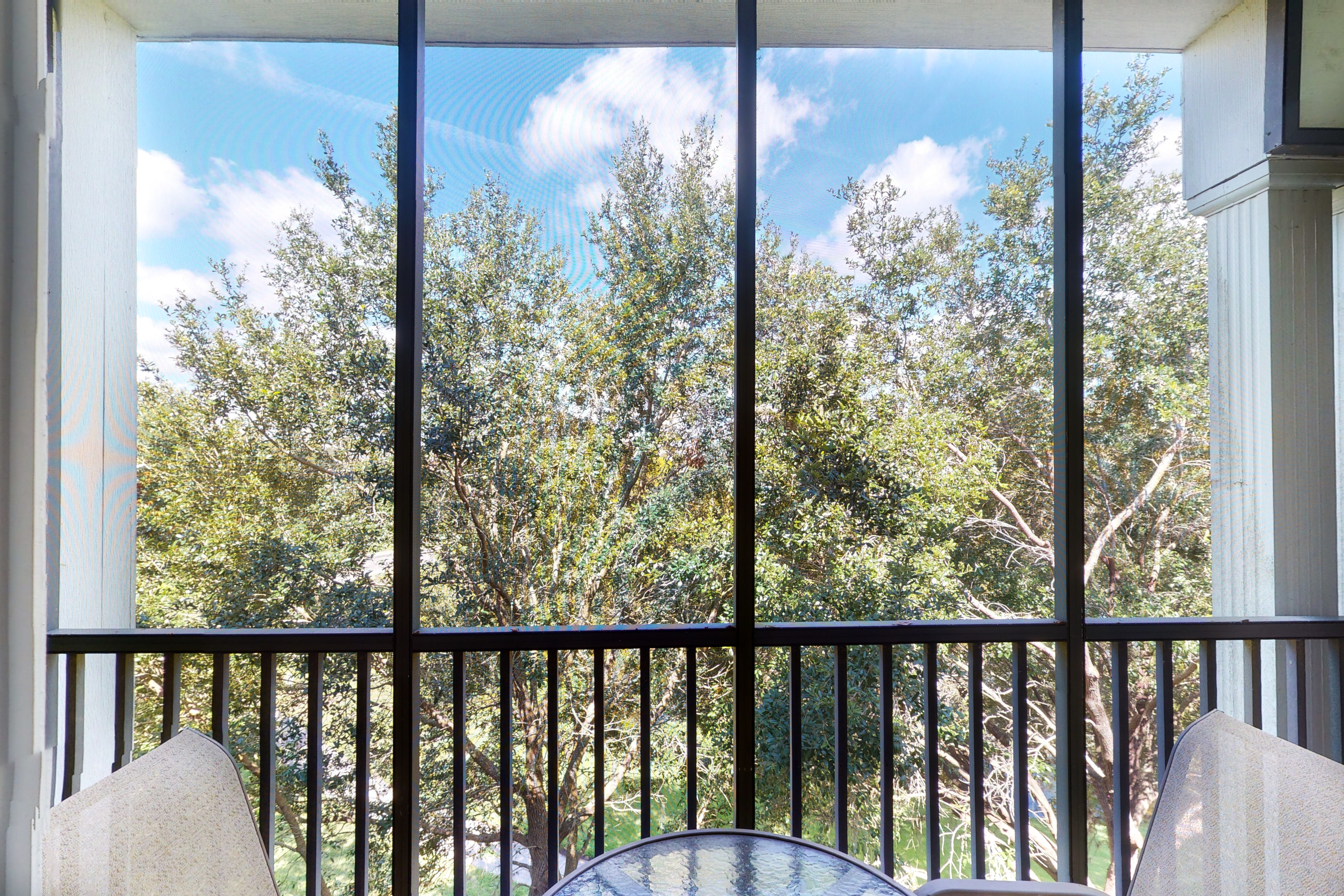 3rd floor condo near theme parks, tennis court, balcony, sauna, shared pools