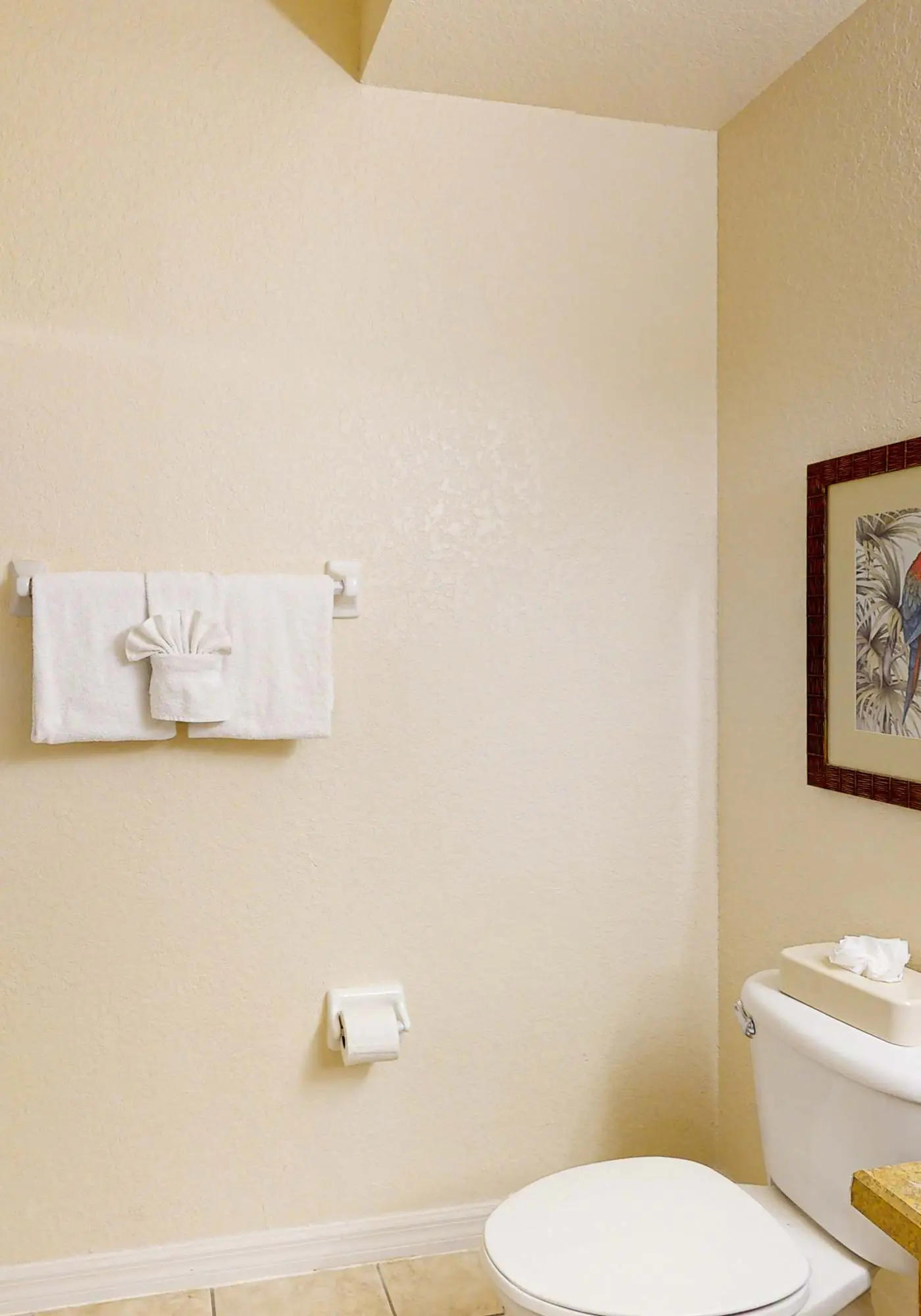 2nd floor condo near theme parks, tennis court, basketball court, balcony