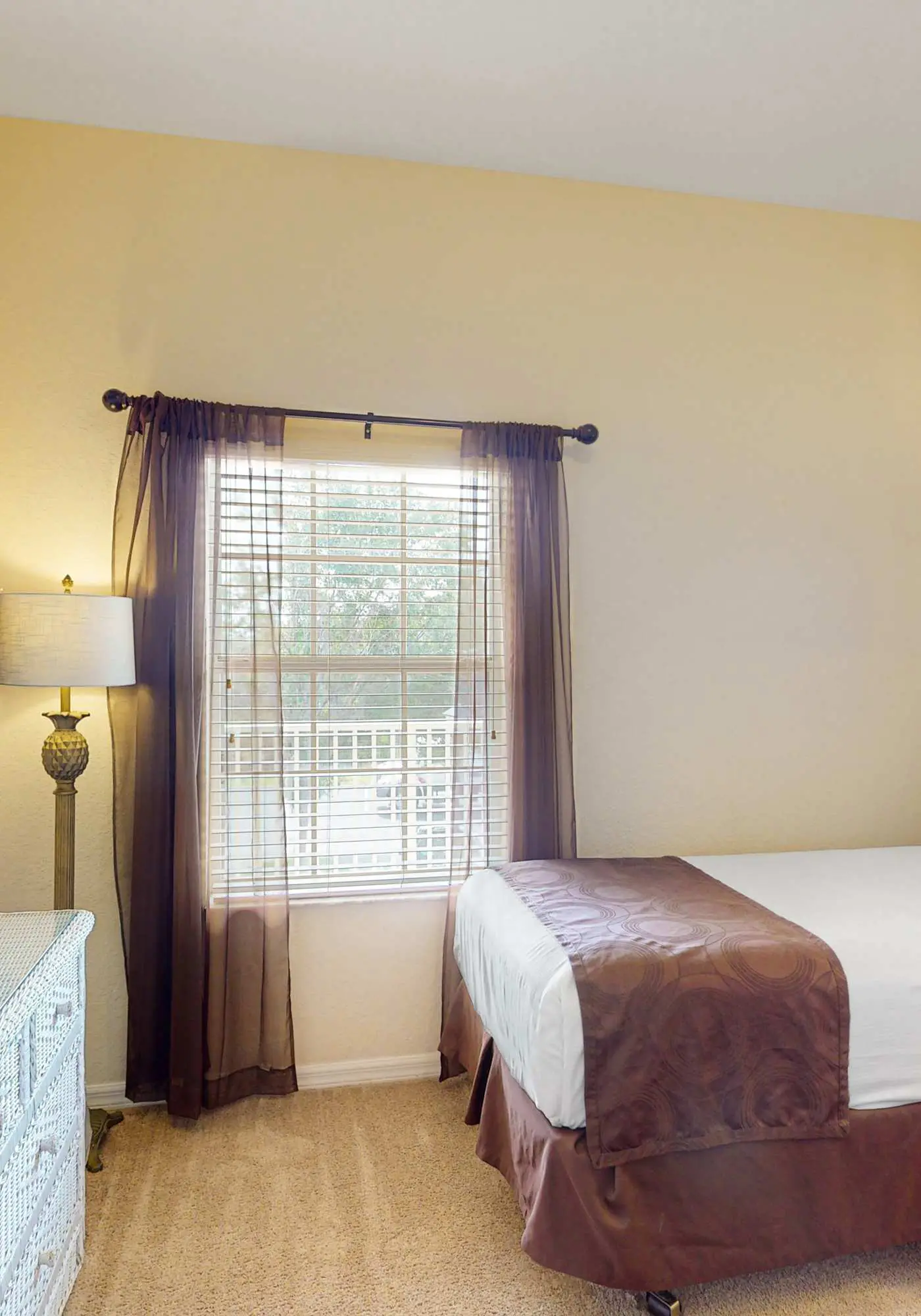 2nd floor condo near theme parks, tennis court, basketball court, balcony