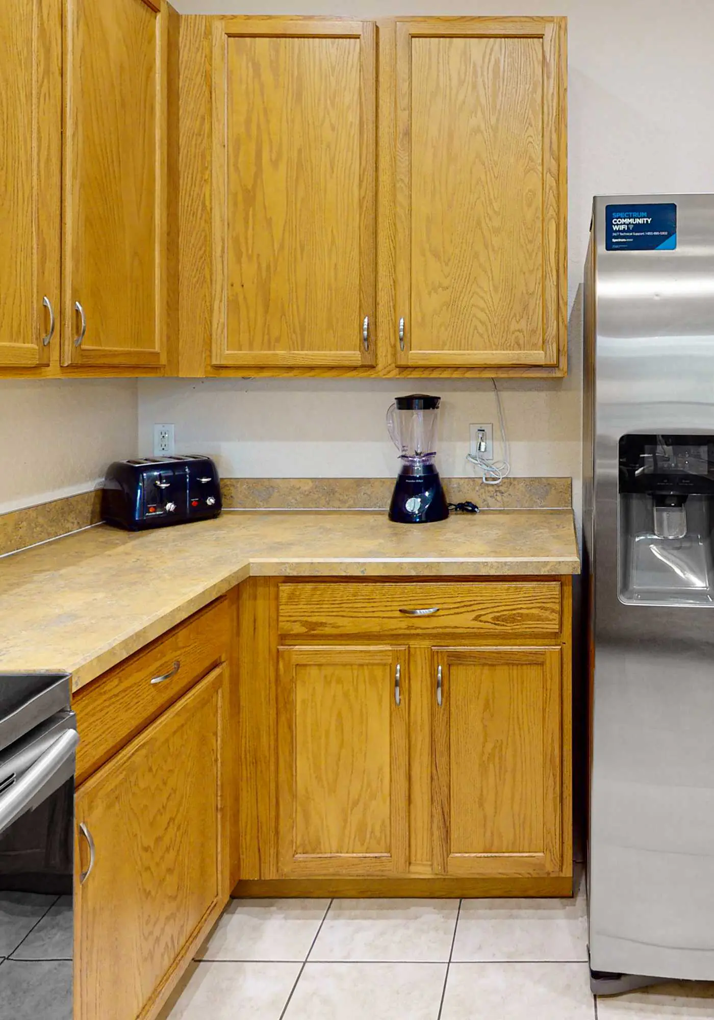 2nd floor condo near theme parks, tennis court, basketball court, balcony