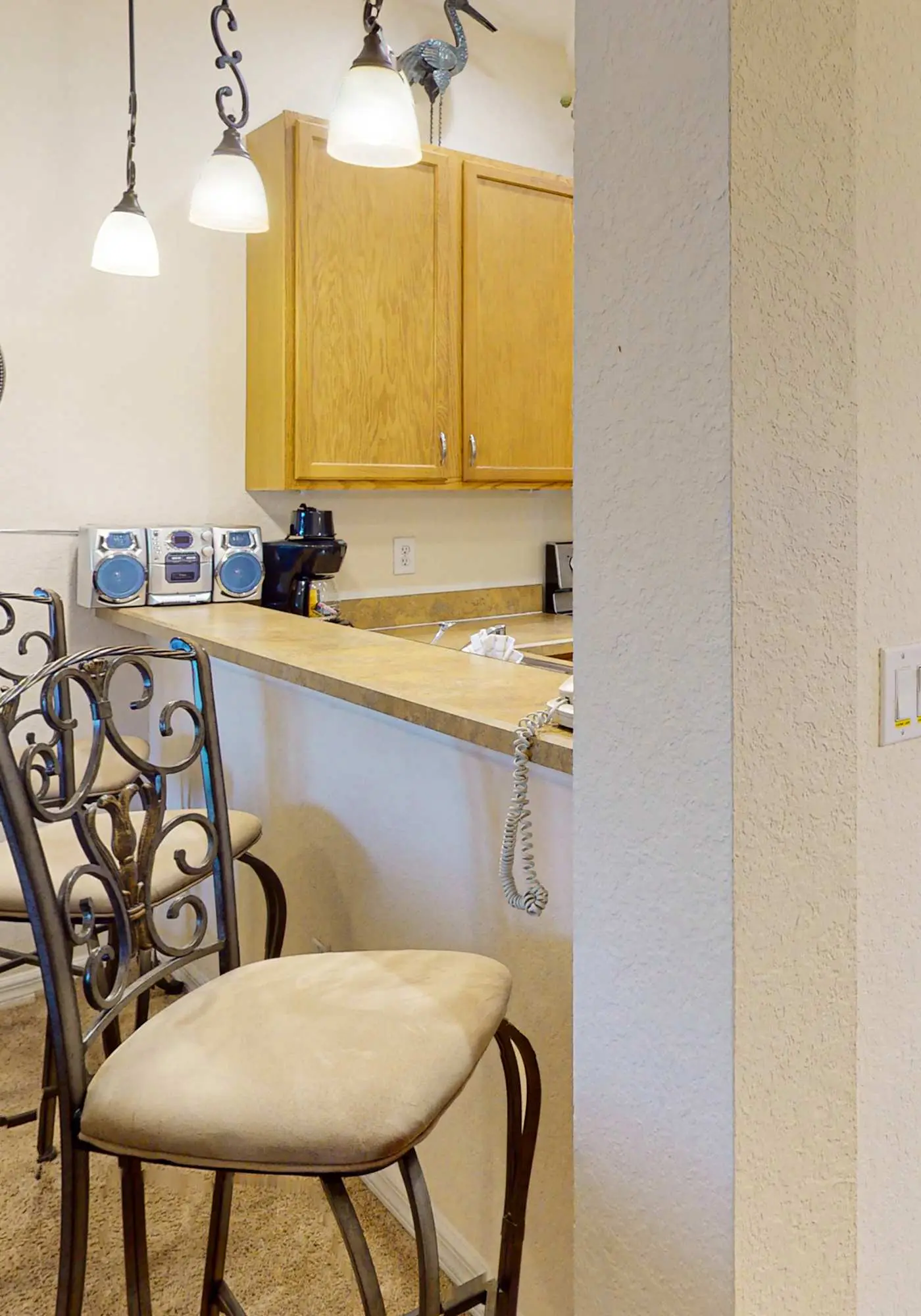 2nd floor condo near theme parks, tennis court, basketball court, balcony