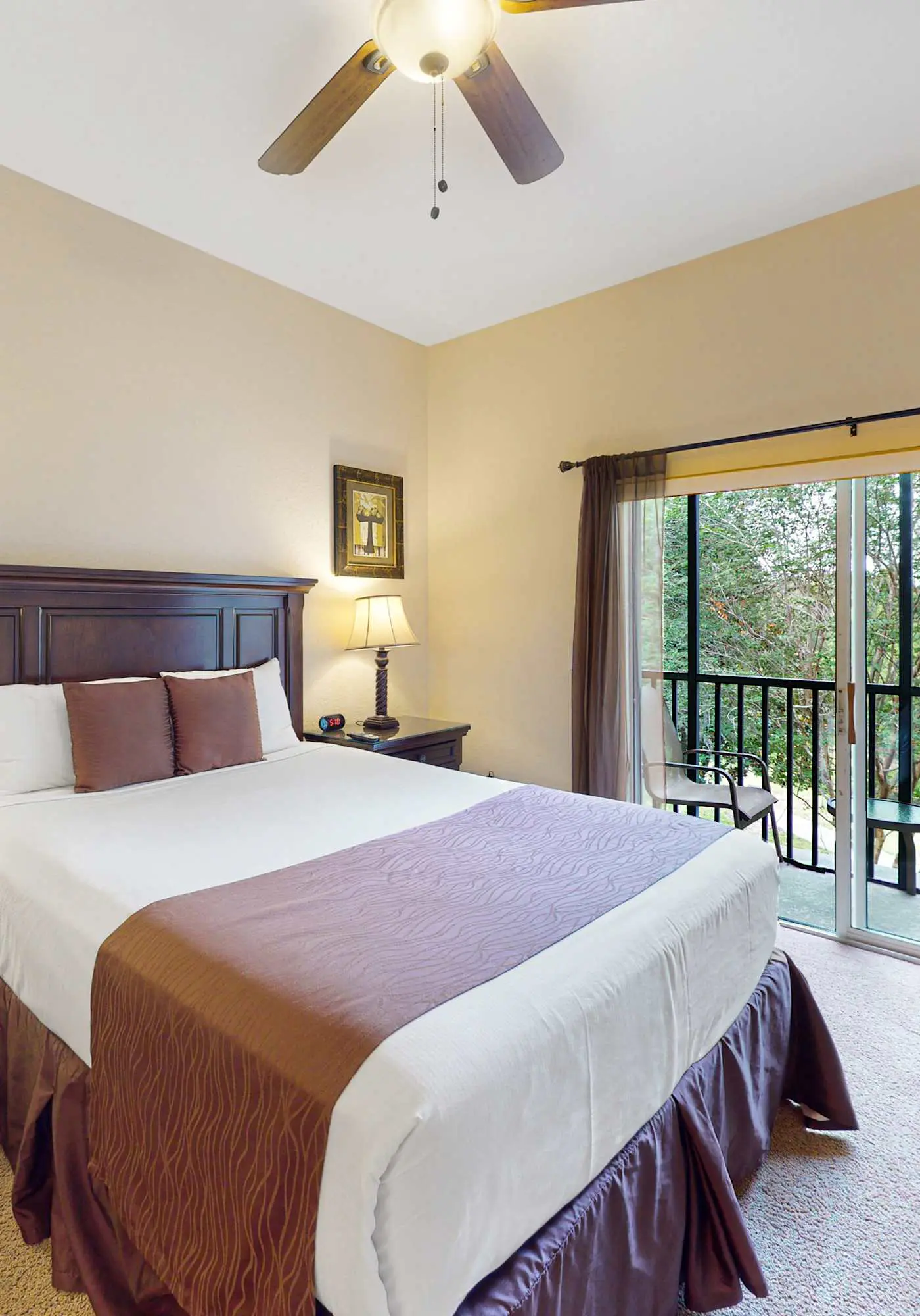 2nd floor condo near theme parks, tennis court, basketball court, balcony