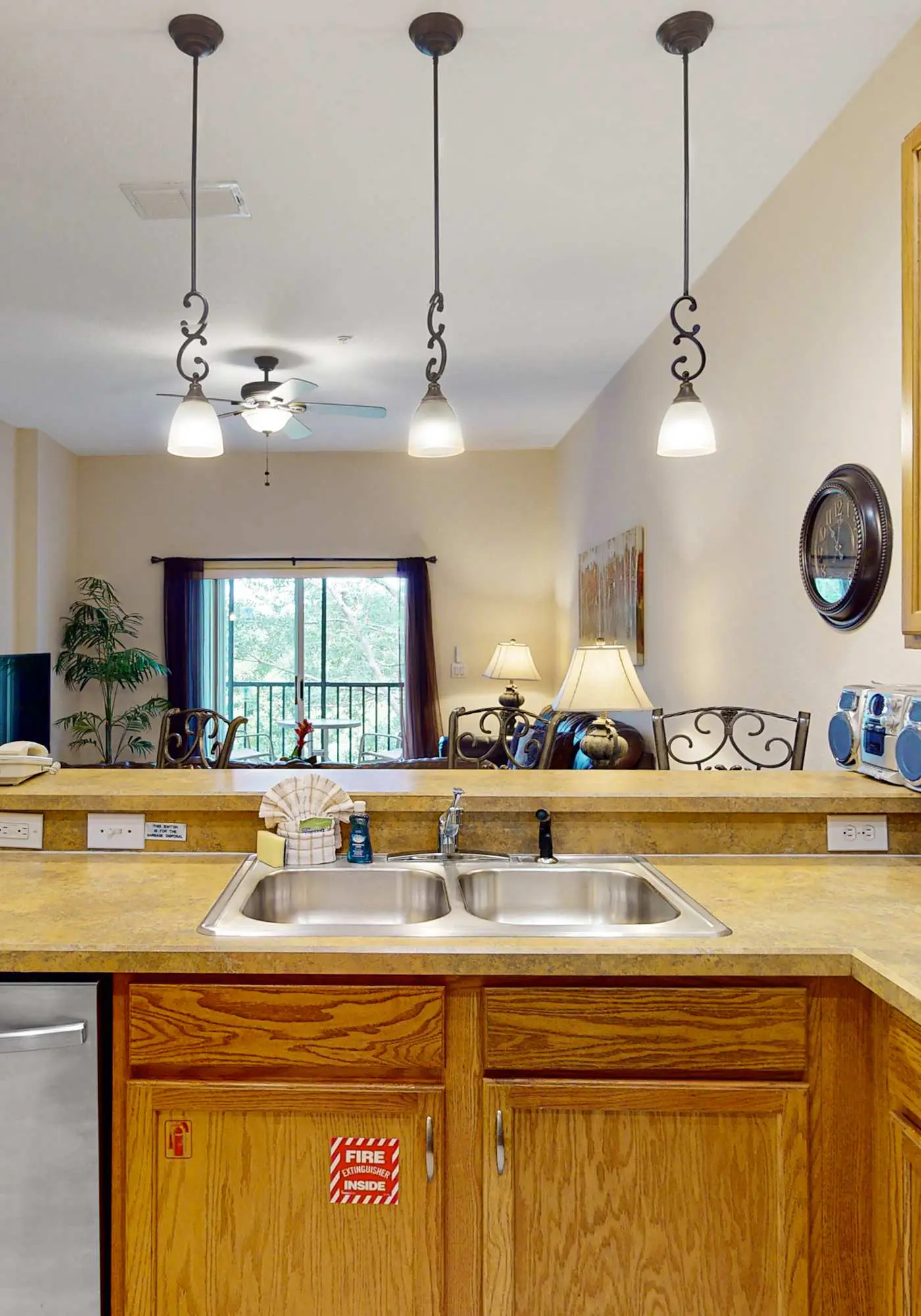 2nd floor condo near theme parks, tennis court, basketball court, balcony