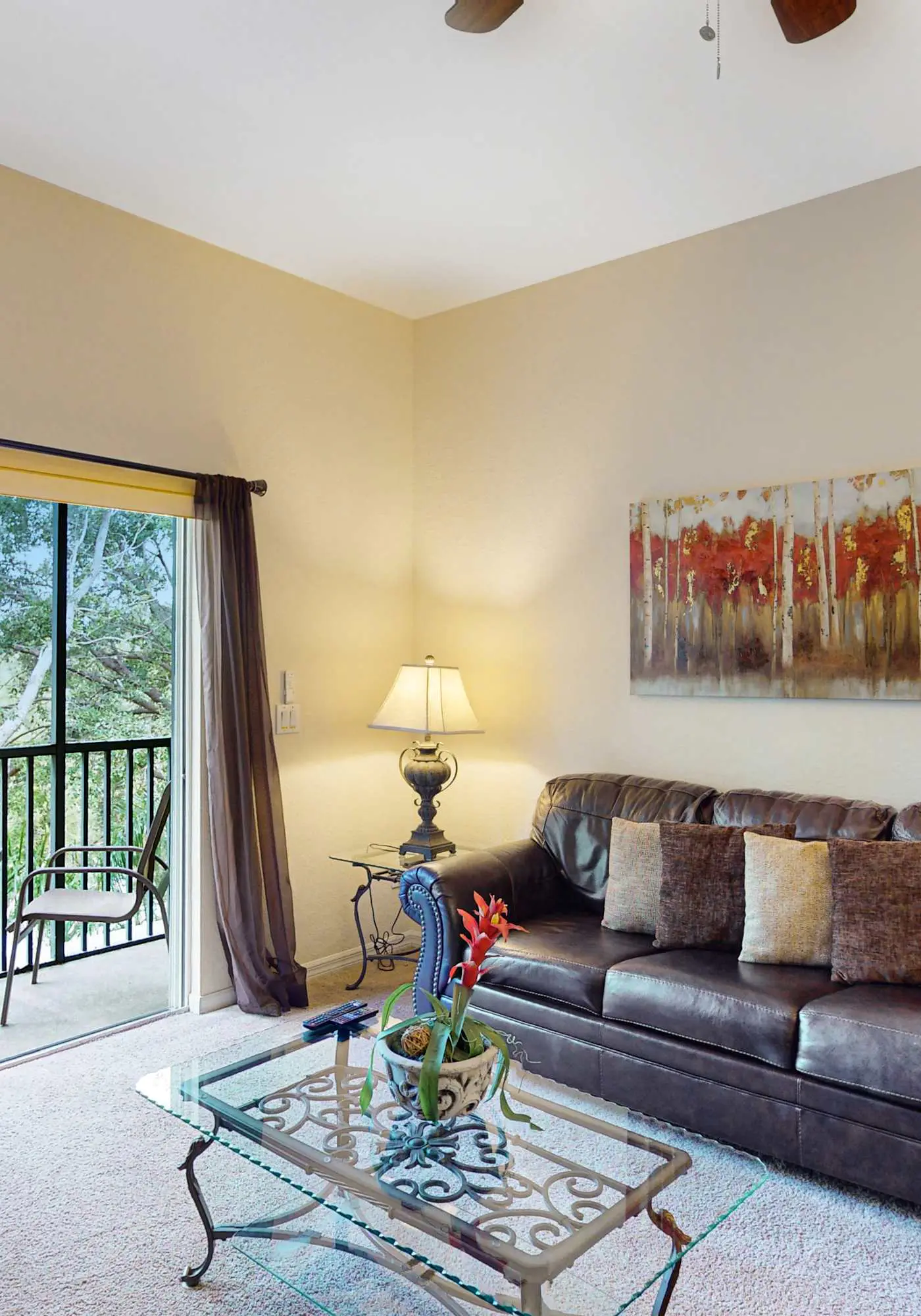 2nd floor condo near theme parks, tennis court, basketball court, balcony