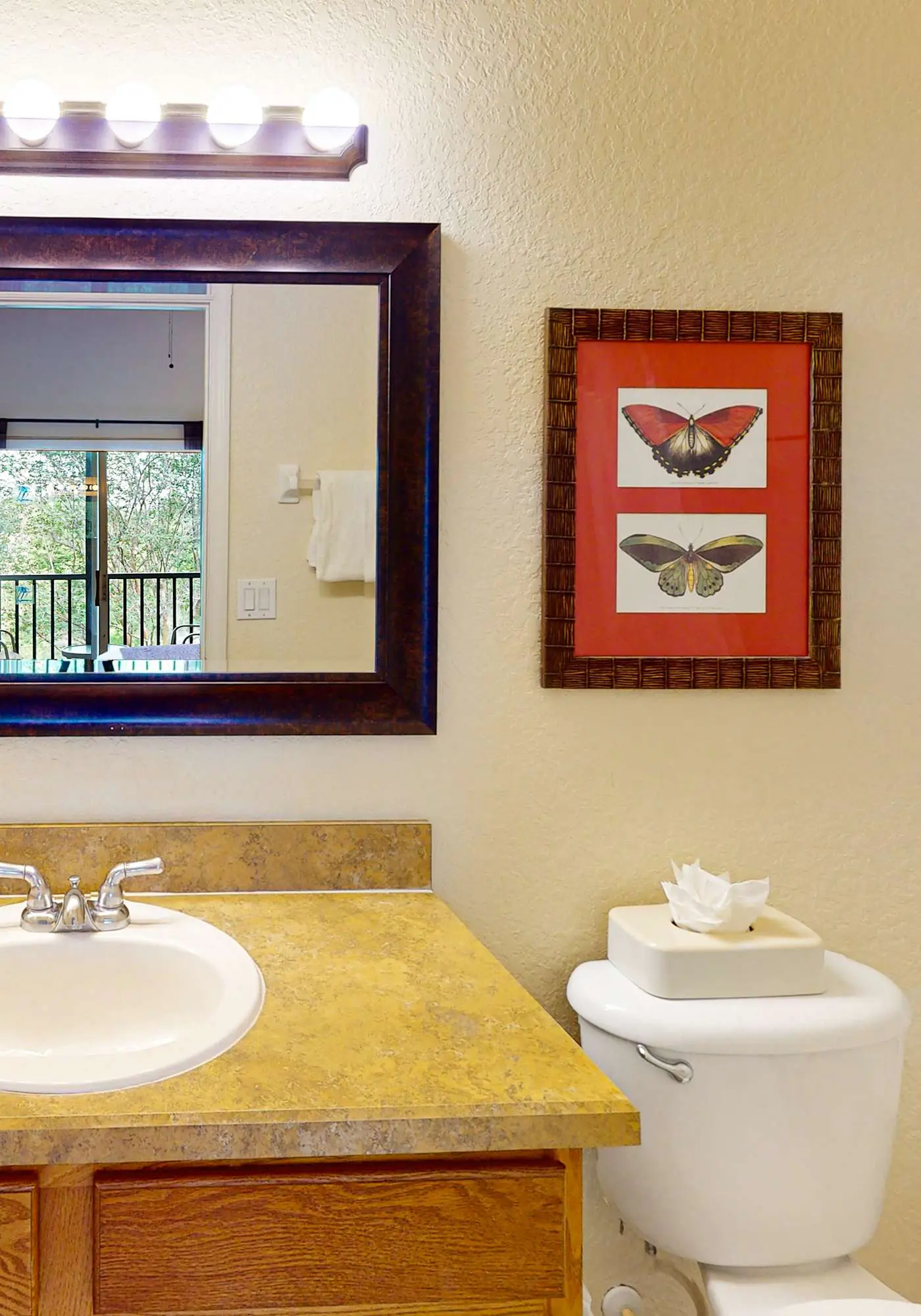 2nd floor condo near theme parks, tennis court, basketball court, balcony
