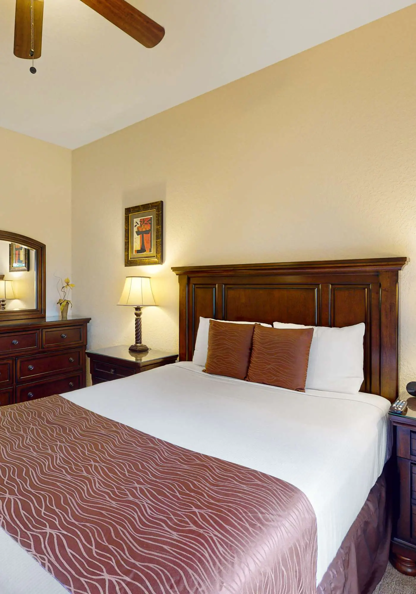 2nd floor condo near theme parks, tennis court, basketball court, balcony