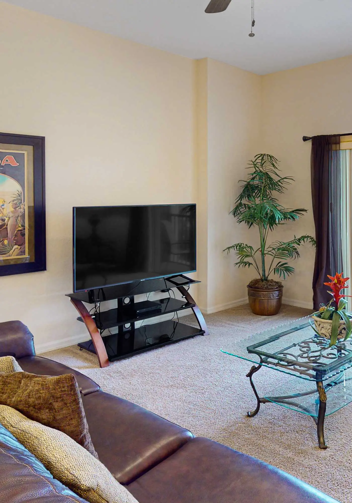 2nd floor condo near theme parks, tennis court, basketball court, balcony