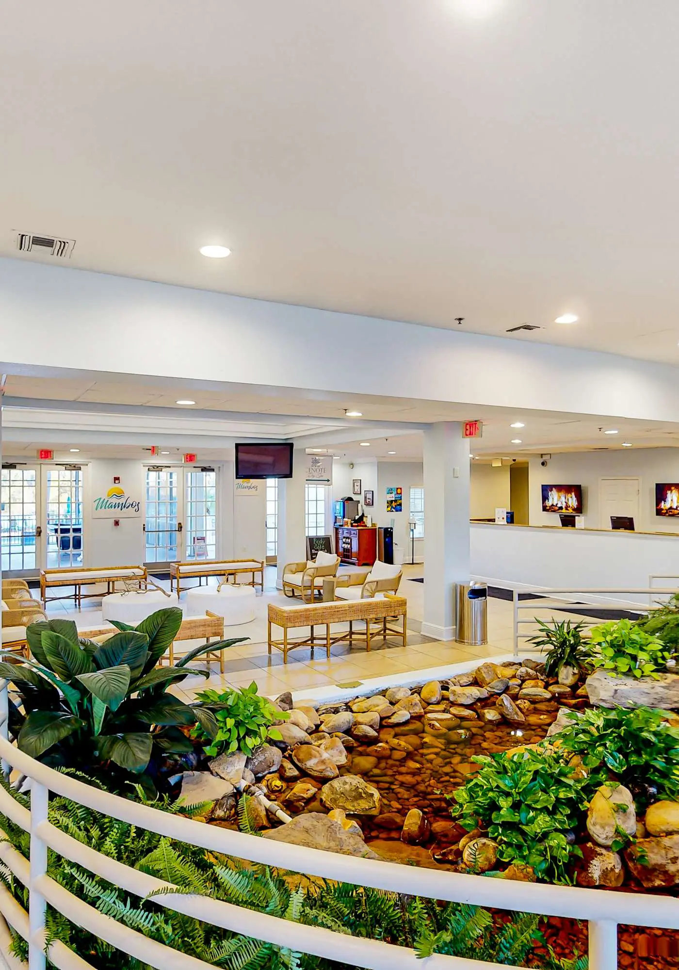 2nd floor condo near theme parks, tennis court, basketball court, balcony