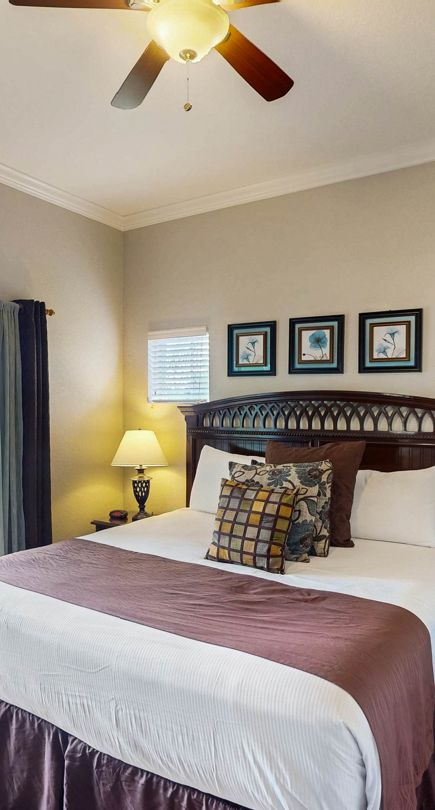 2nd floor condo w/ balcony, basketball court, near theme parks, tennis court