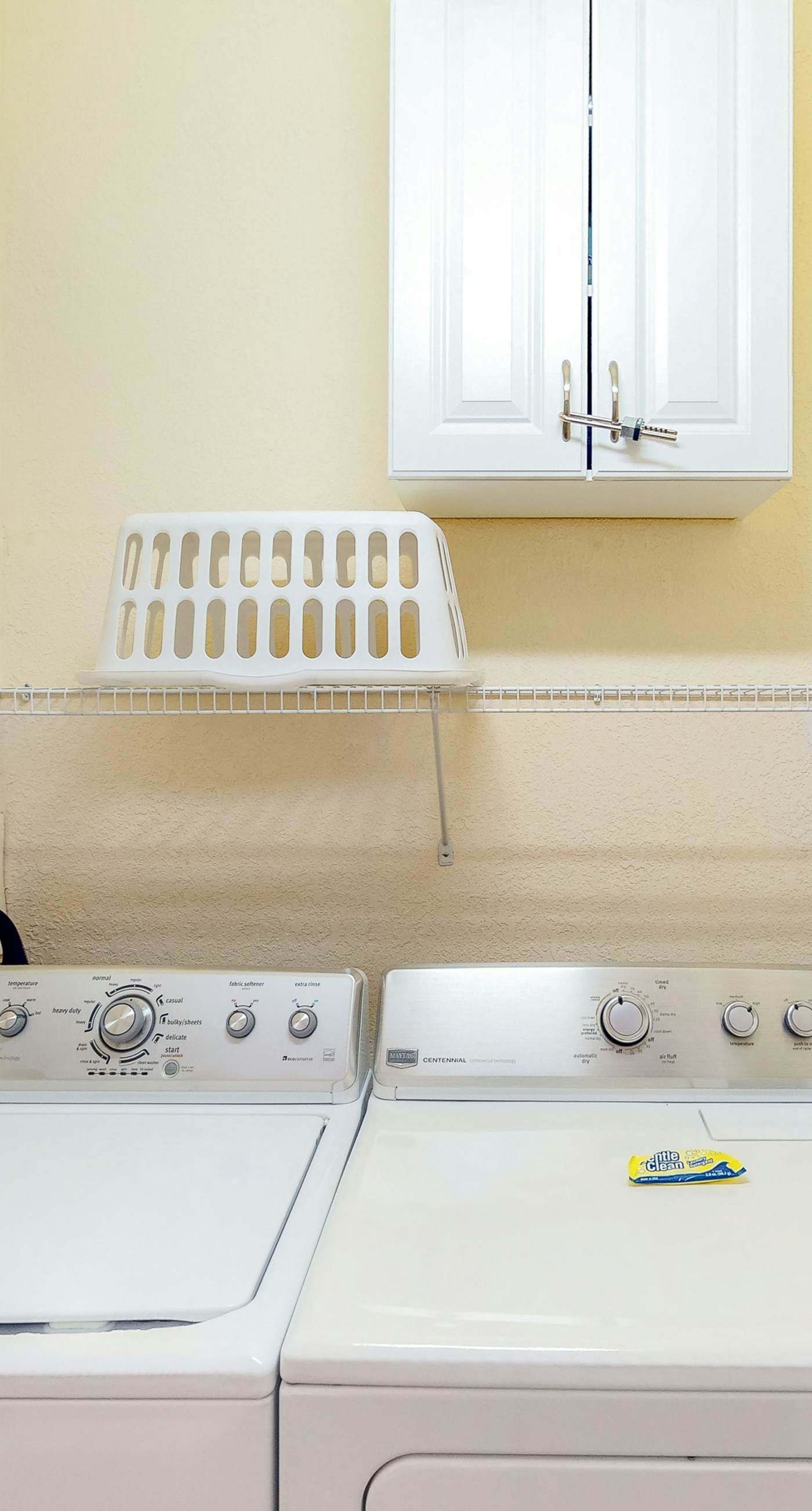 2nd floor condo w/ balcony, basketball court, near theme parks, tennis court