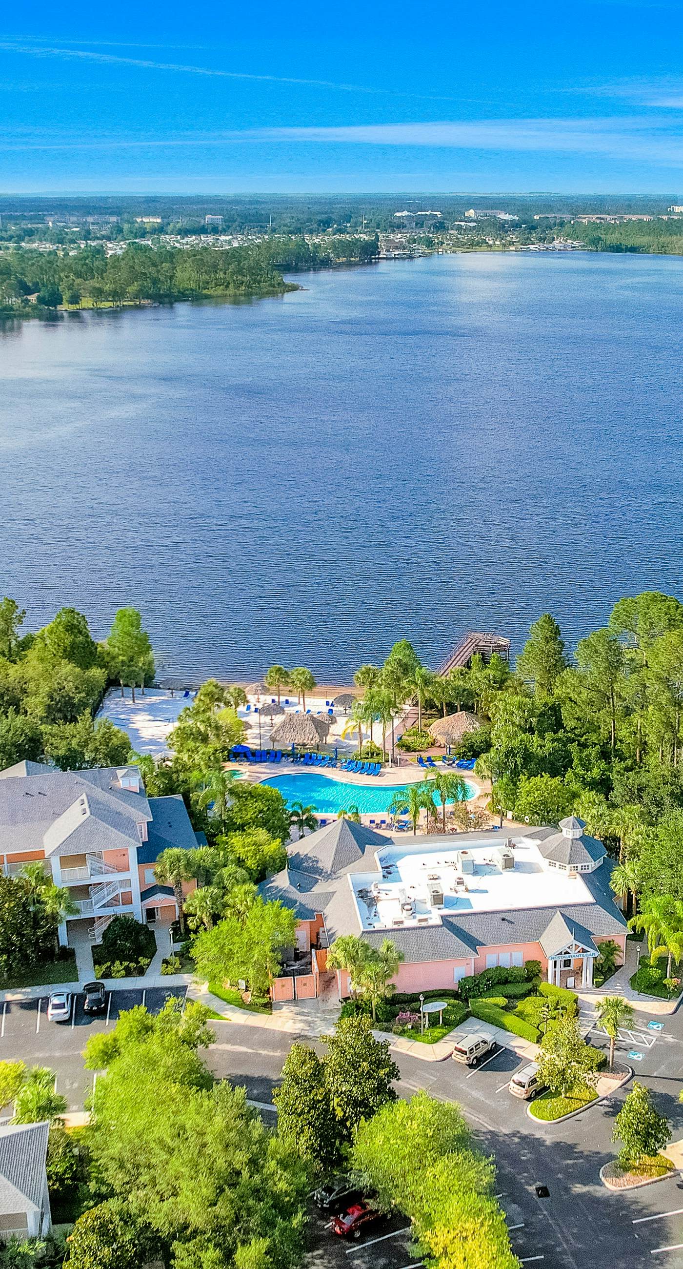 2nd floor condo w/ balcony, basketball court, near theme parks, tennis court