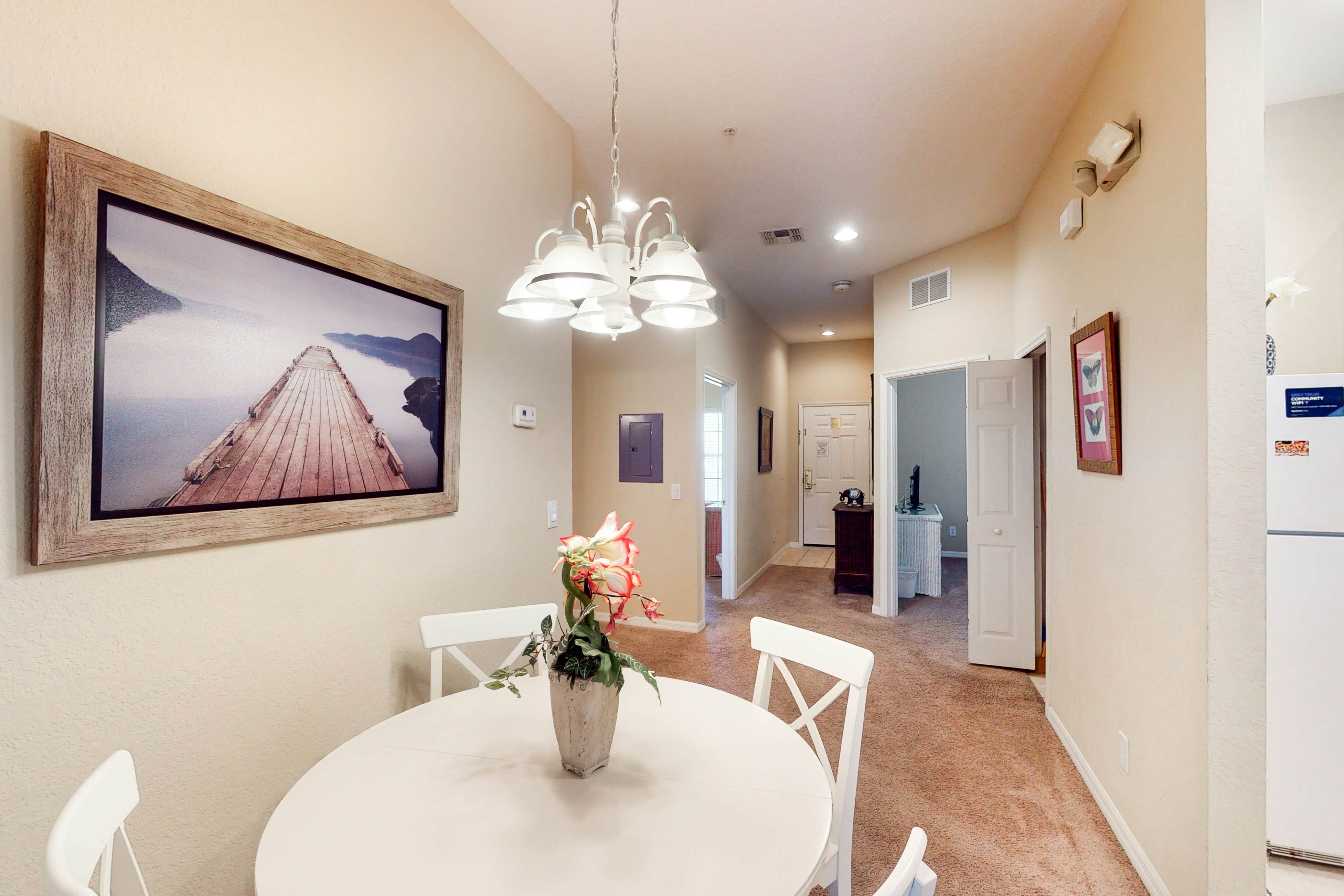 2nd floor condo near theme parks, sauna, gym, shared pools, balcony