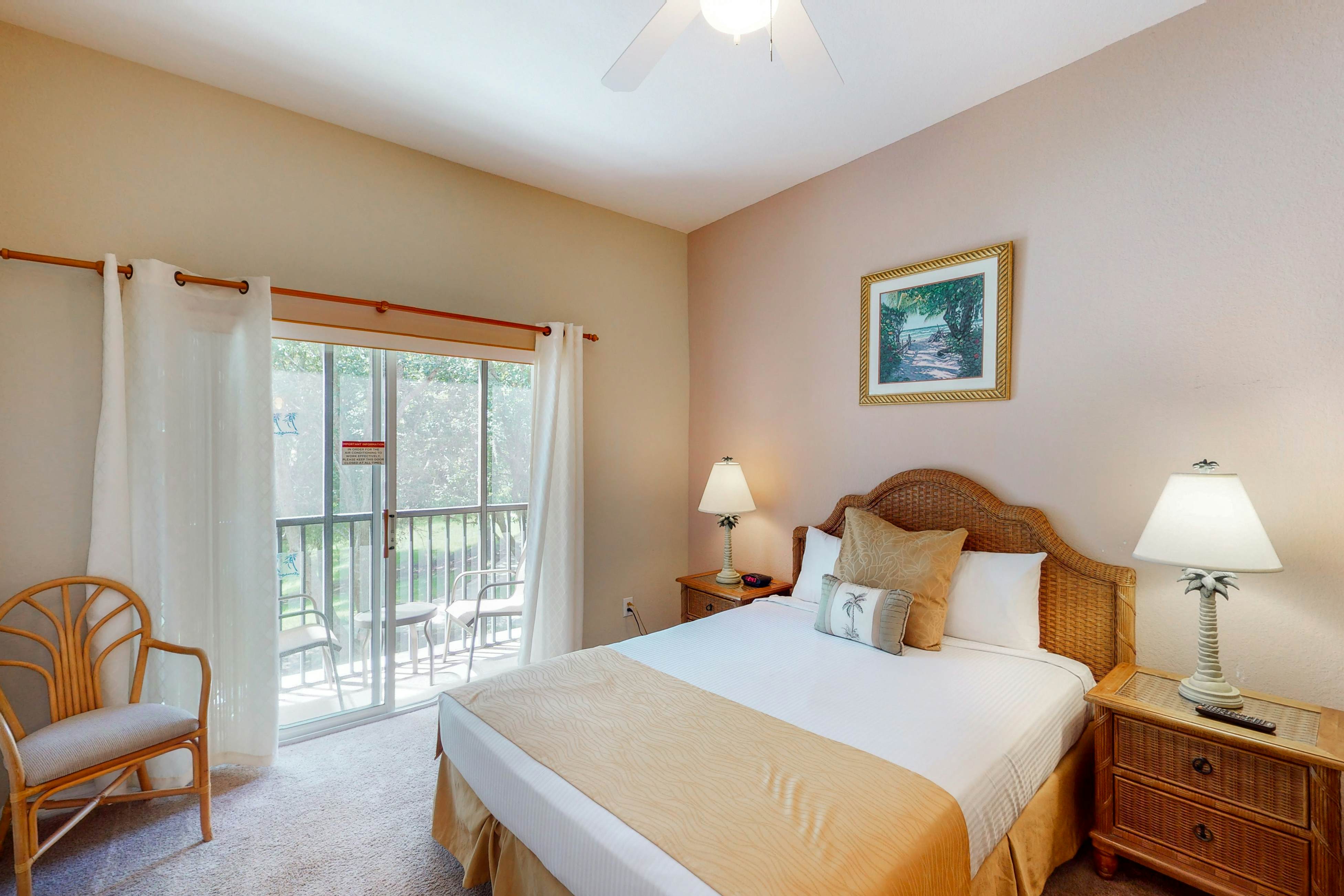 2nd floor condo near theme parks, sauna, gym, shared pools, balcony