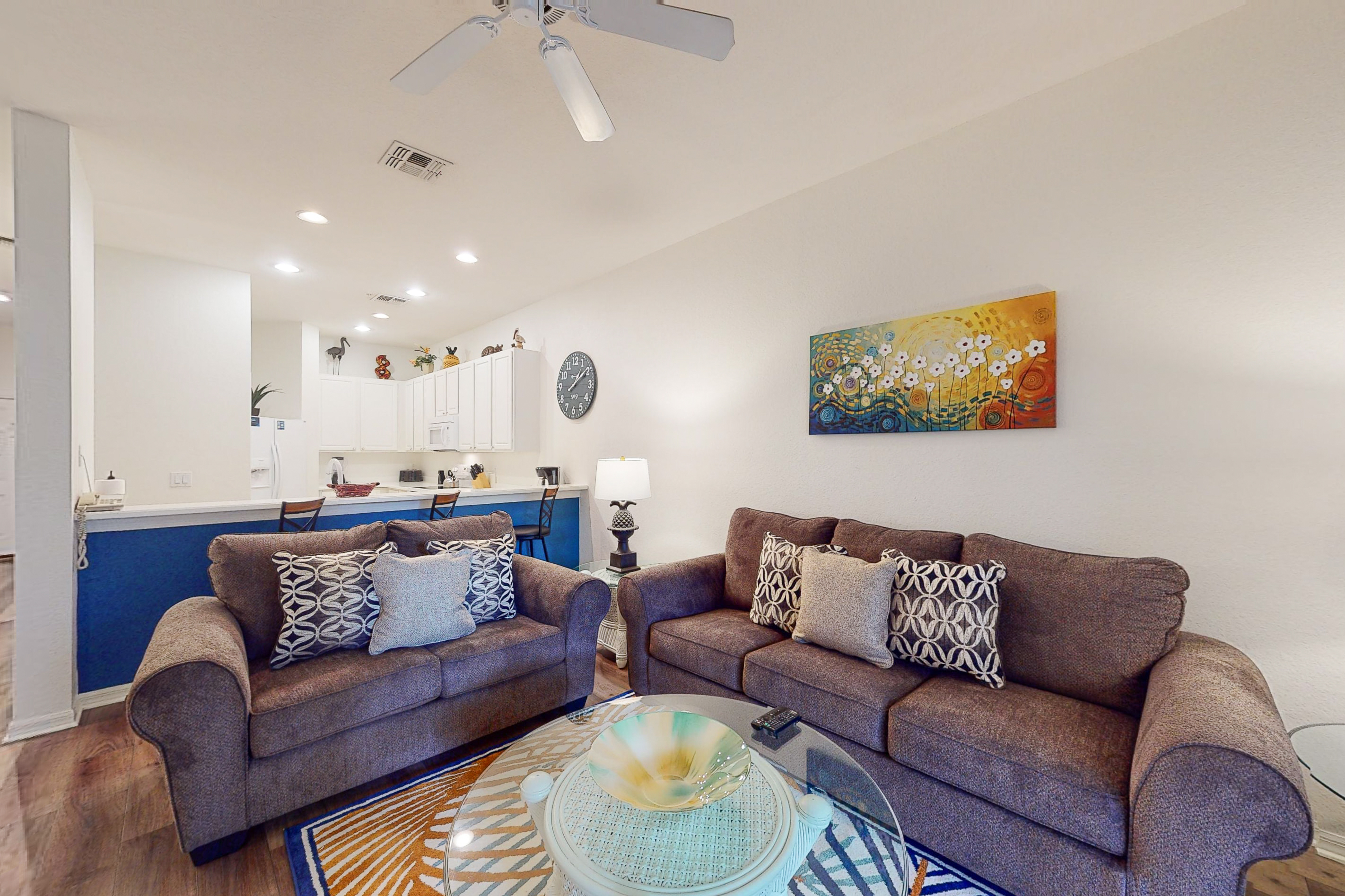 1st floor condo w/ basketball court, pools, tennis court, gym