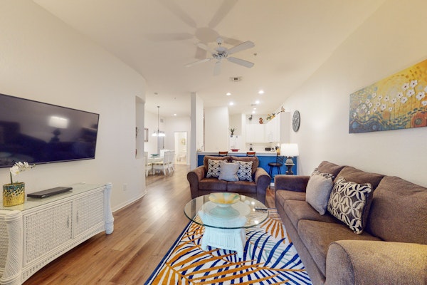 1st floor condo w/ basketball court, pools, tennis court, gym