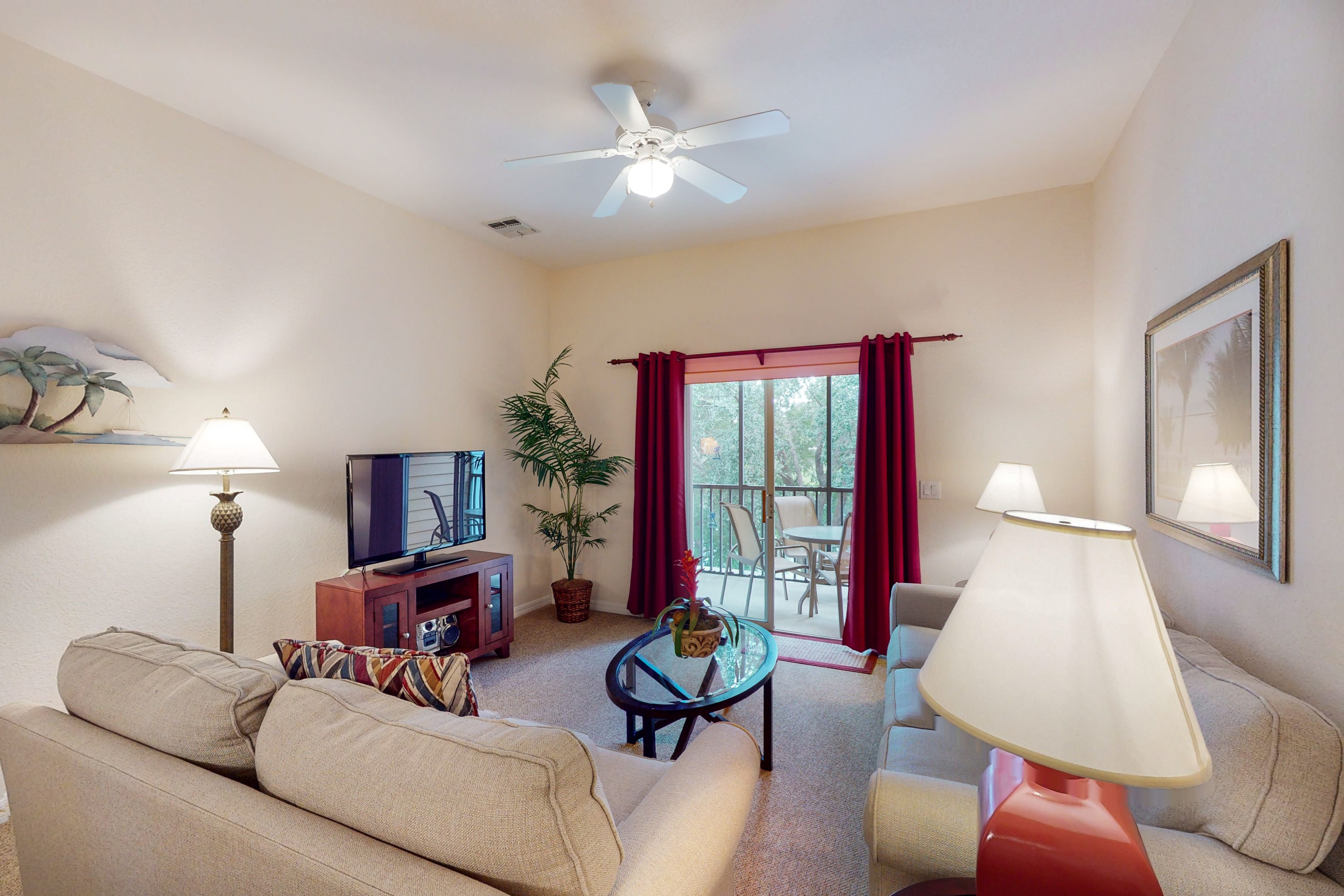 2nd floor condo w/ restaurant, sauna, shared pools, gym, balcony