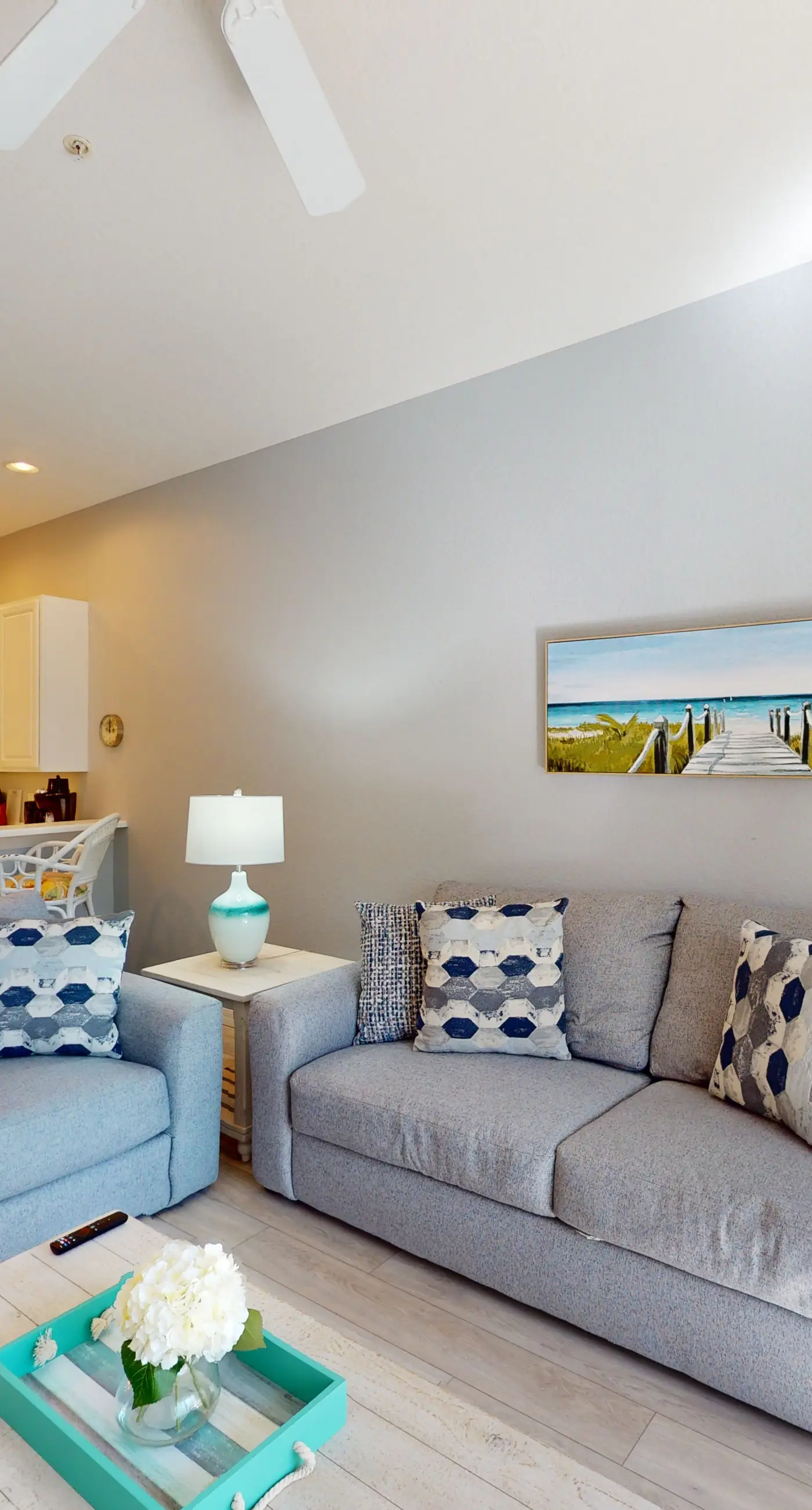 Resort condo near theme parks with private washer/dryer & central AC