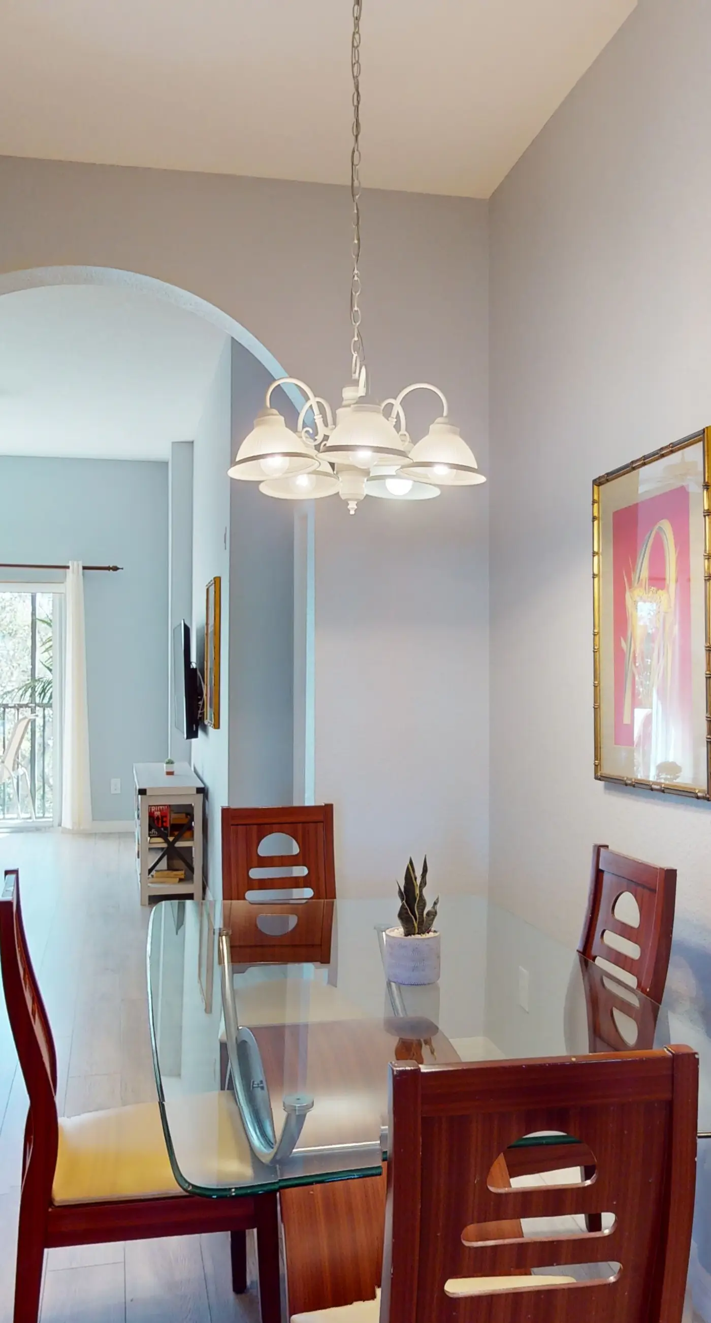 Resort condo near theme parks with private washer/dryer & central AC