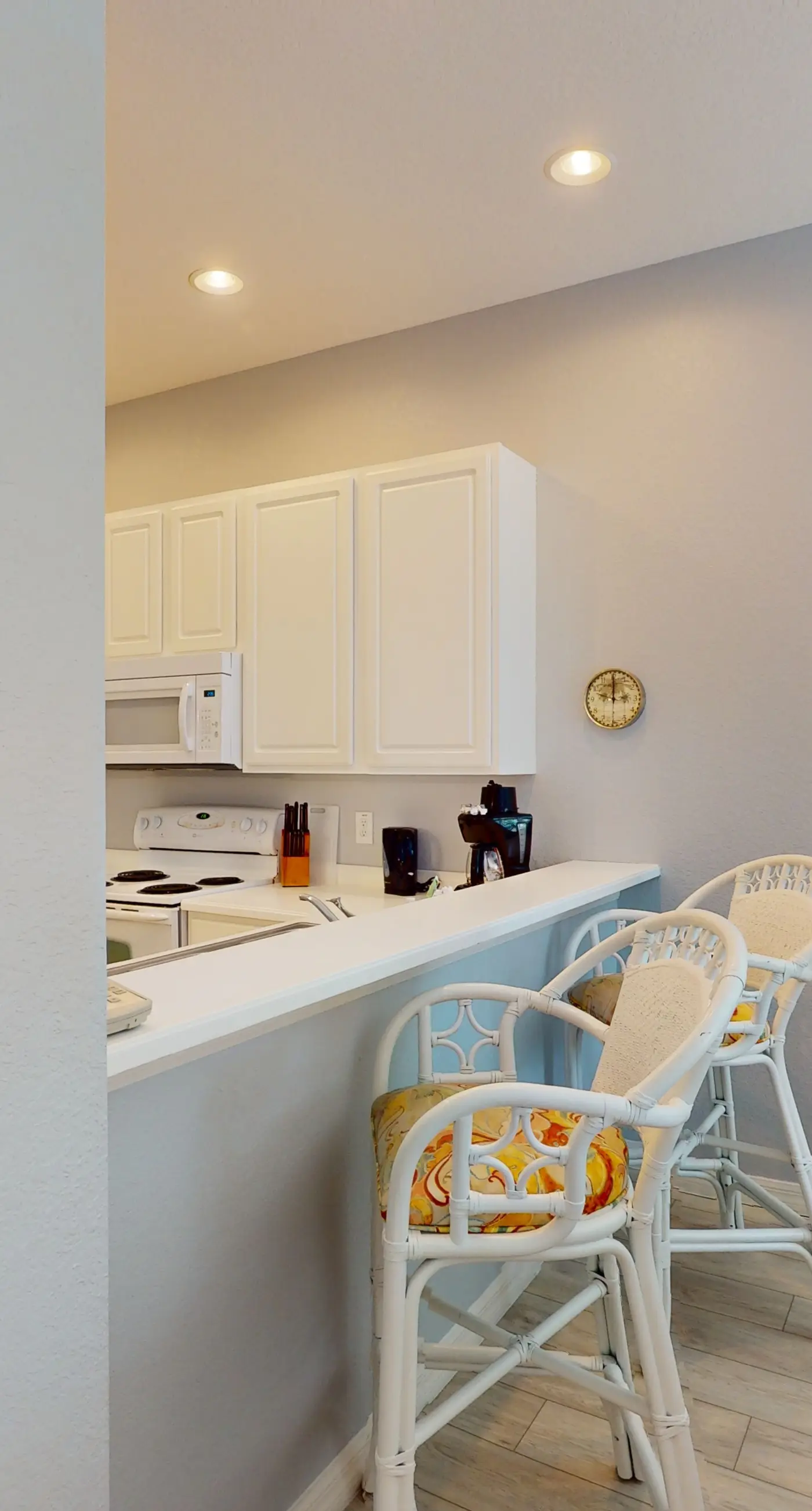 Resort condo near theme parks with private washer/dryer & central AC