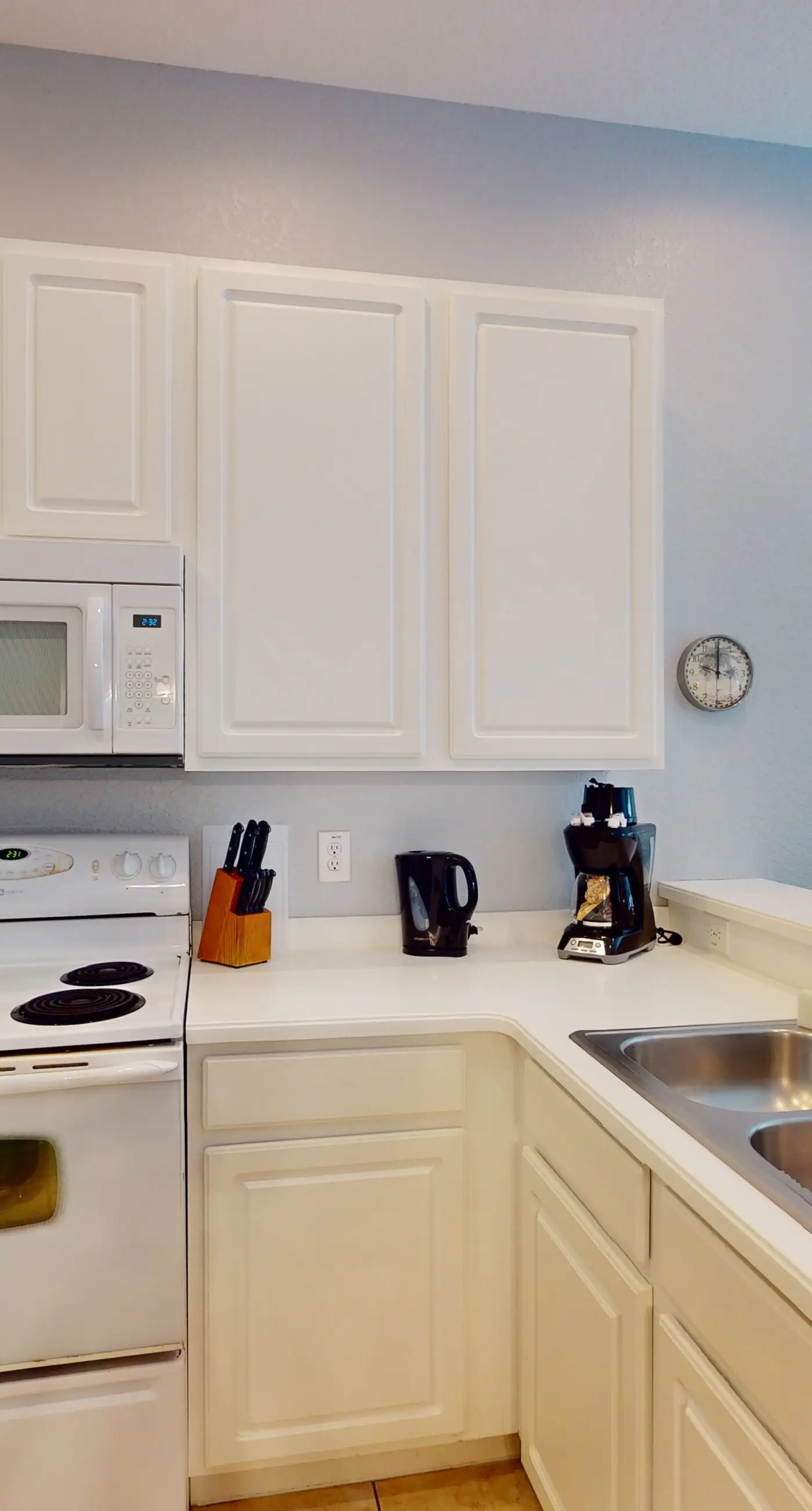 Resort condo near theme parks with private washer/dryer & central AC