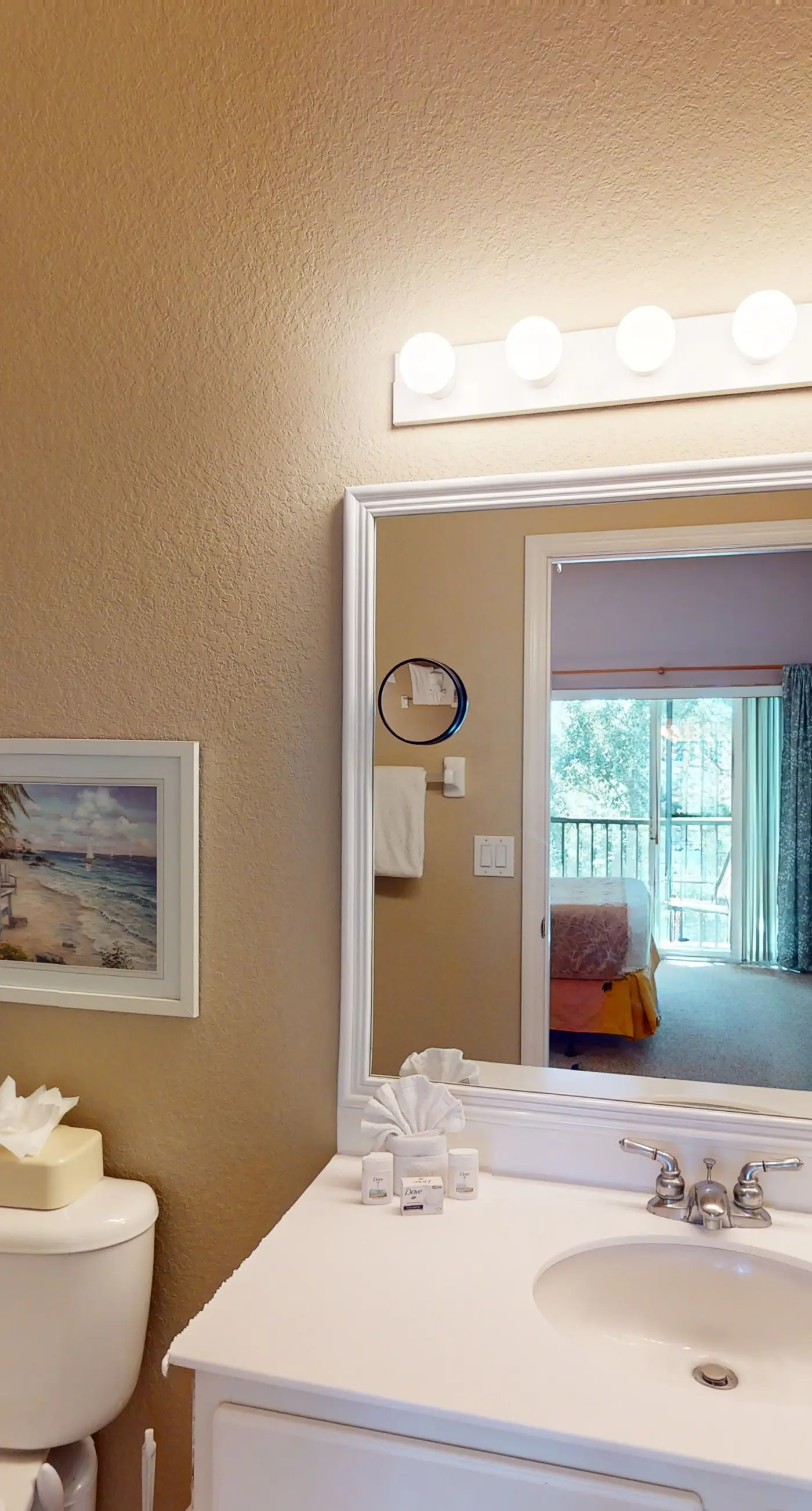 Resort condo near theme parks with private washer/dryer & central AC