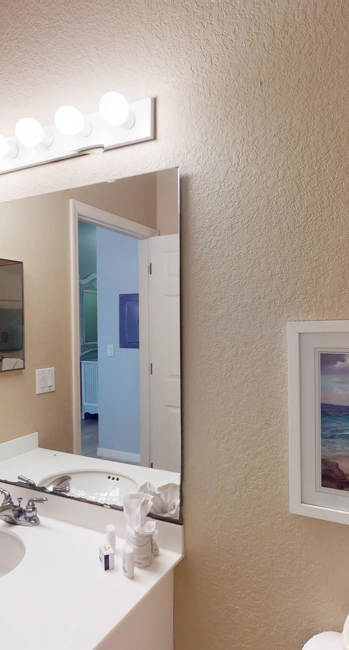 Resort condo near theme parks with private washer/dryer & central AC