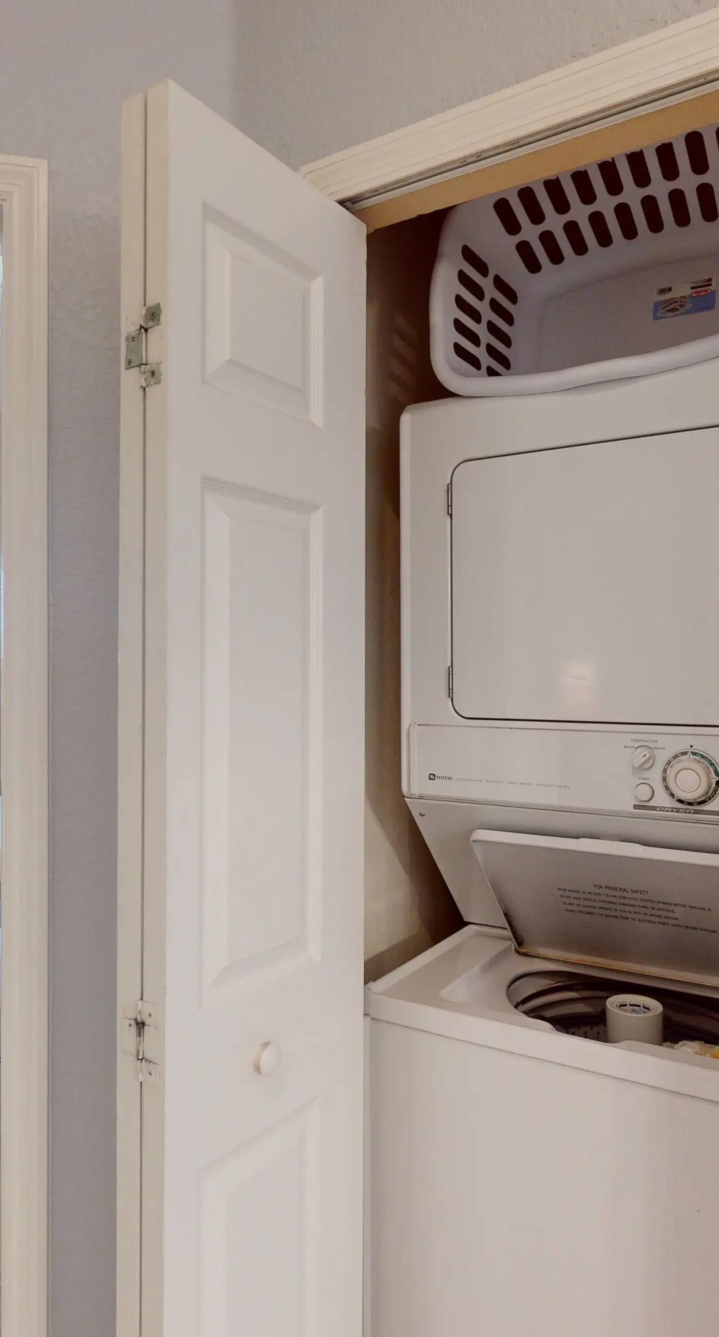 Resort condo near theme parks with private washer/dryer & central AC