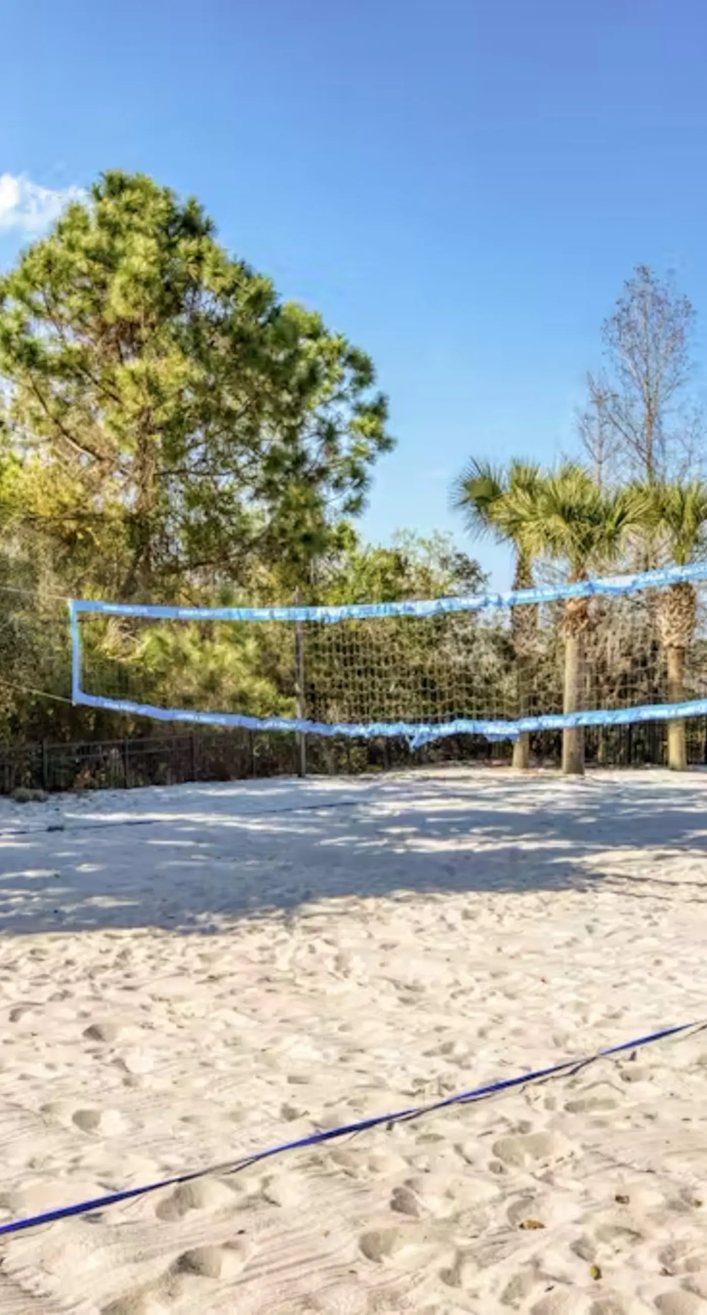 Resort condo near theme parks with private washer/dryer & central AC