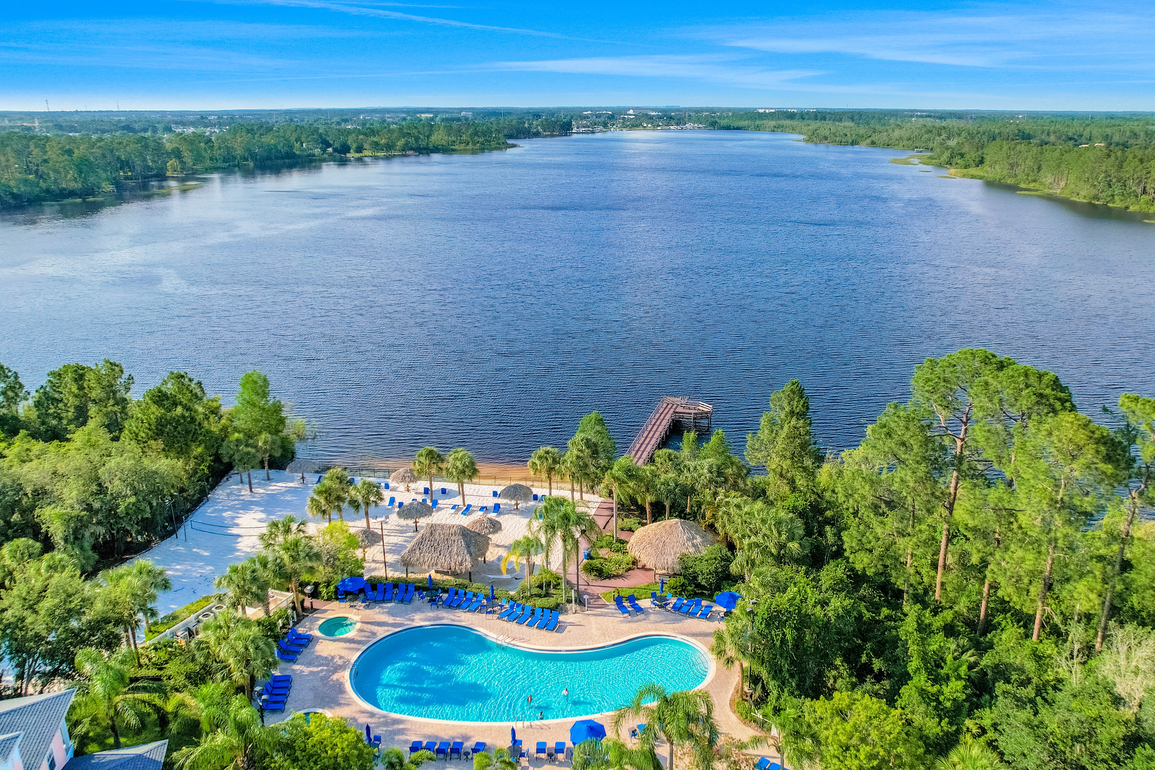 1st floor condo w/ basketball/tennis courts, near theme parks, & restaurant