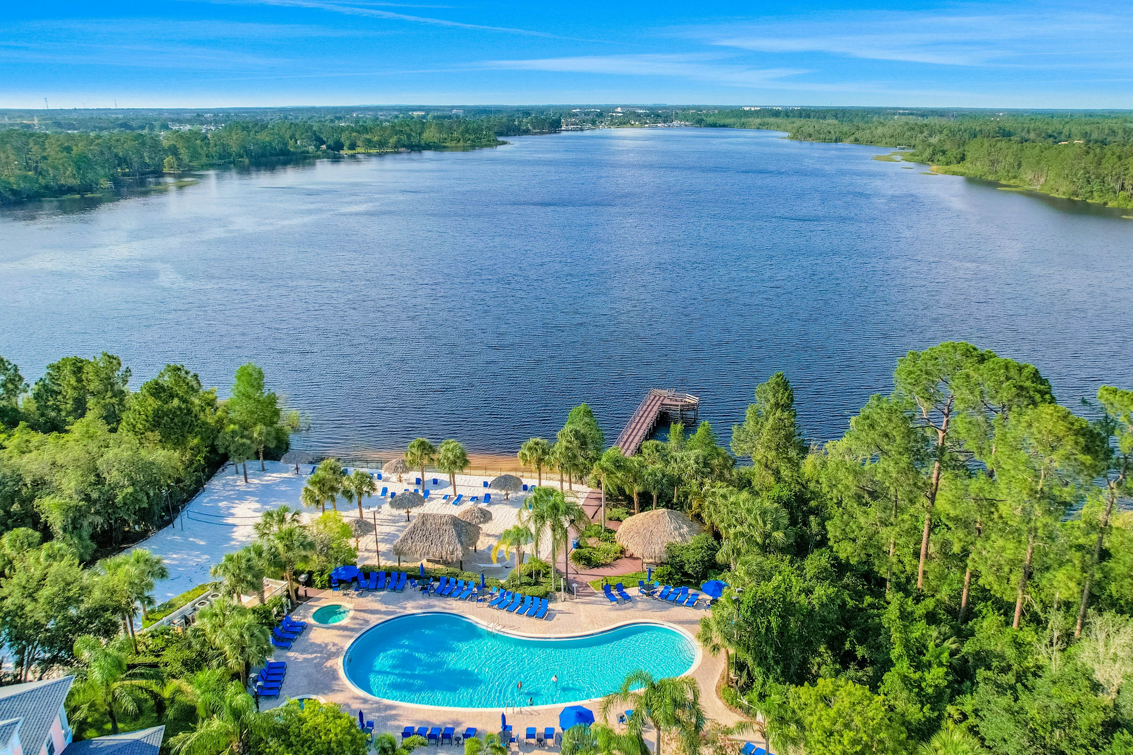 1st floor condo w/ basketball/tennis courts, near theme parks, & restaurant