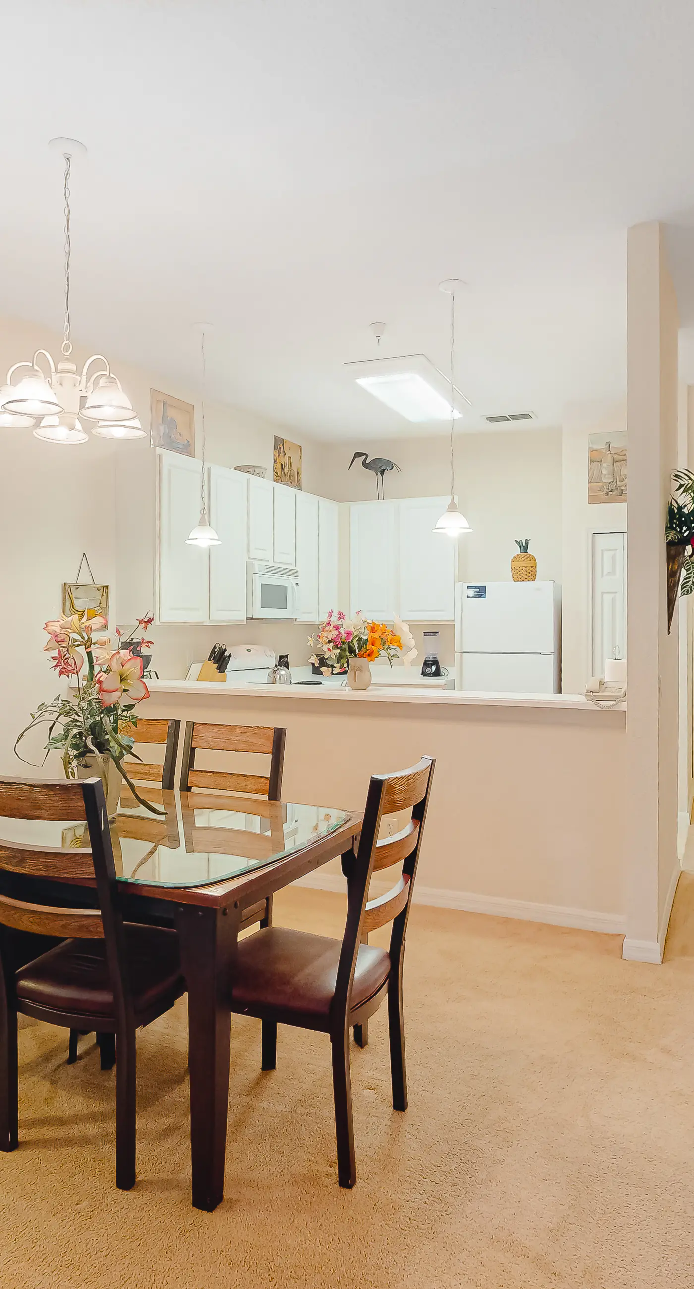 2nd floor condo w/ gym, basketball court, shared pools, restaurant, tennis court