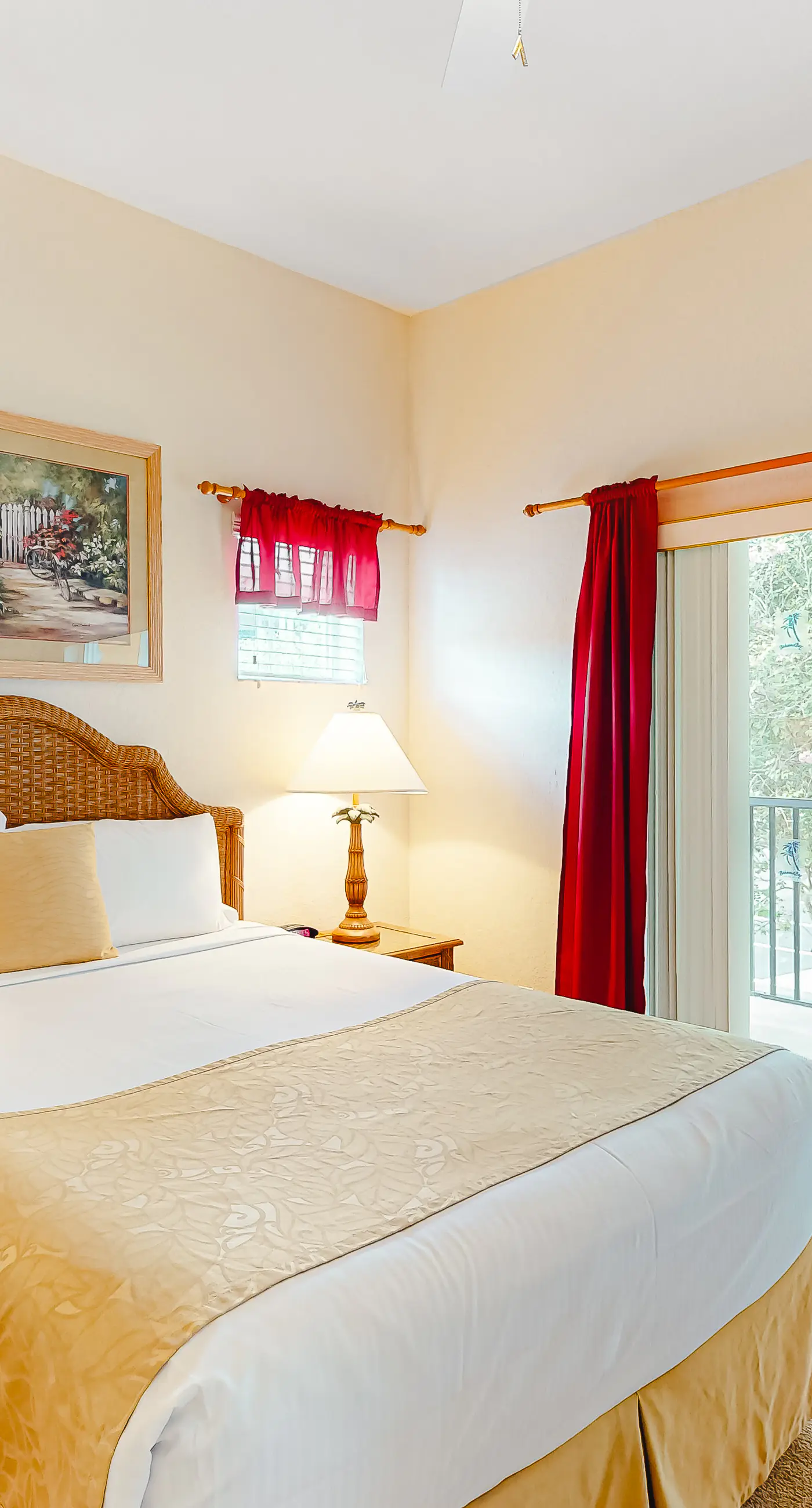 2nd floor condo w/ gym, basketball court, shared pools, restaurant, tennis court