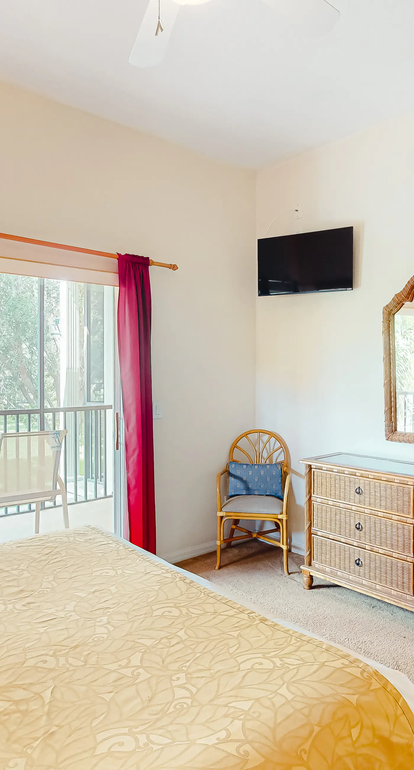 2nd floor condo w/ gym, basketball court, shared pools, restaurant, tennis court