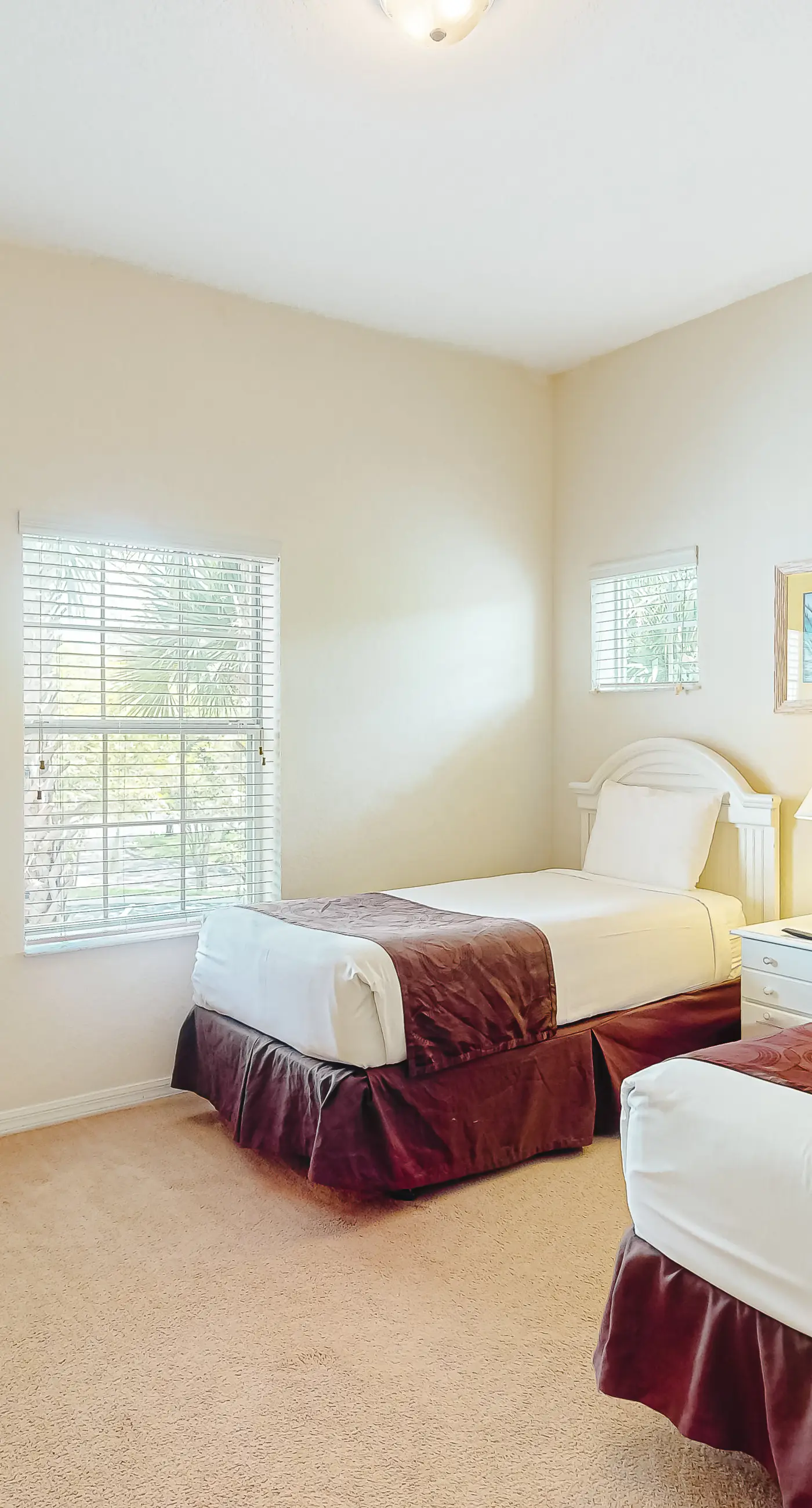 2nd floor condo w/ gym, basketball court, shared pools, restaurant, tennis court