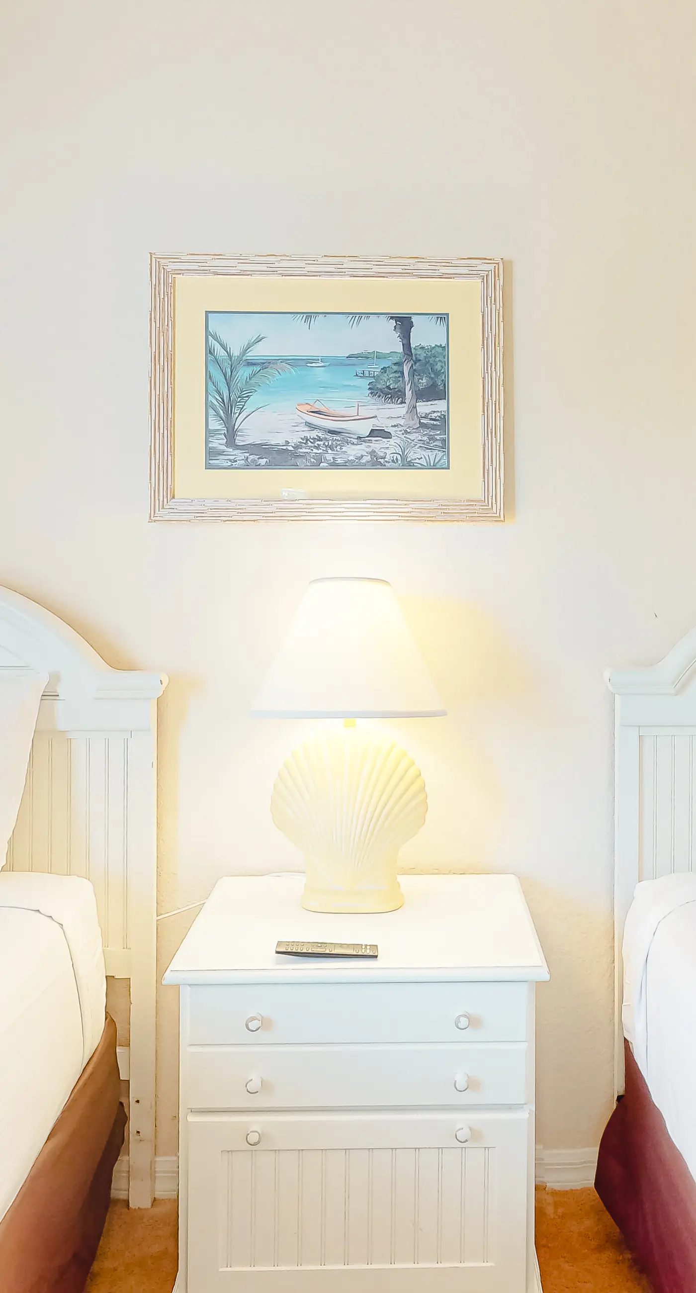 2nd floor condo w/ gym, basketball court, shared pools, restaurant, tennis court