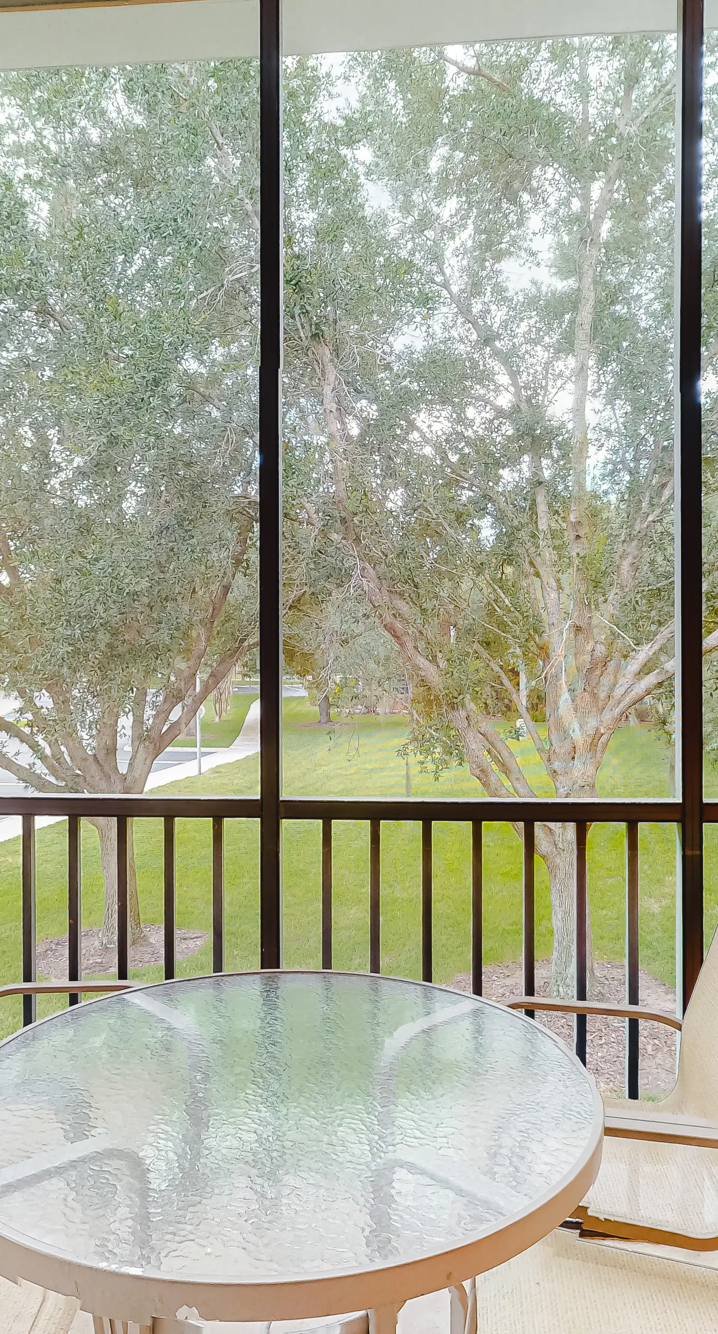 2nd floor condo w/ gym, basketball court, shared pools, restaurant, tennis court