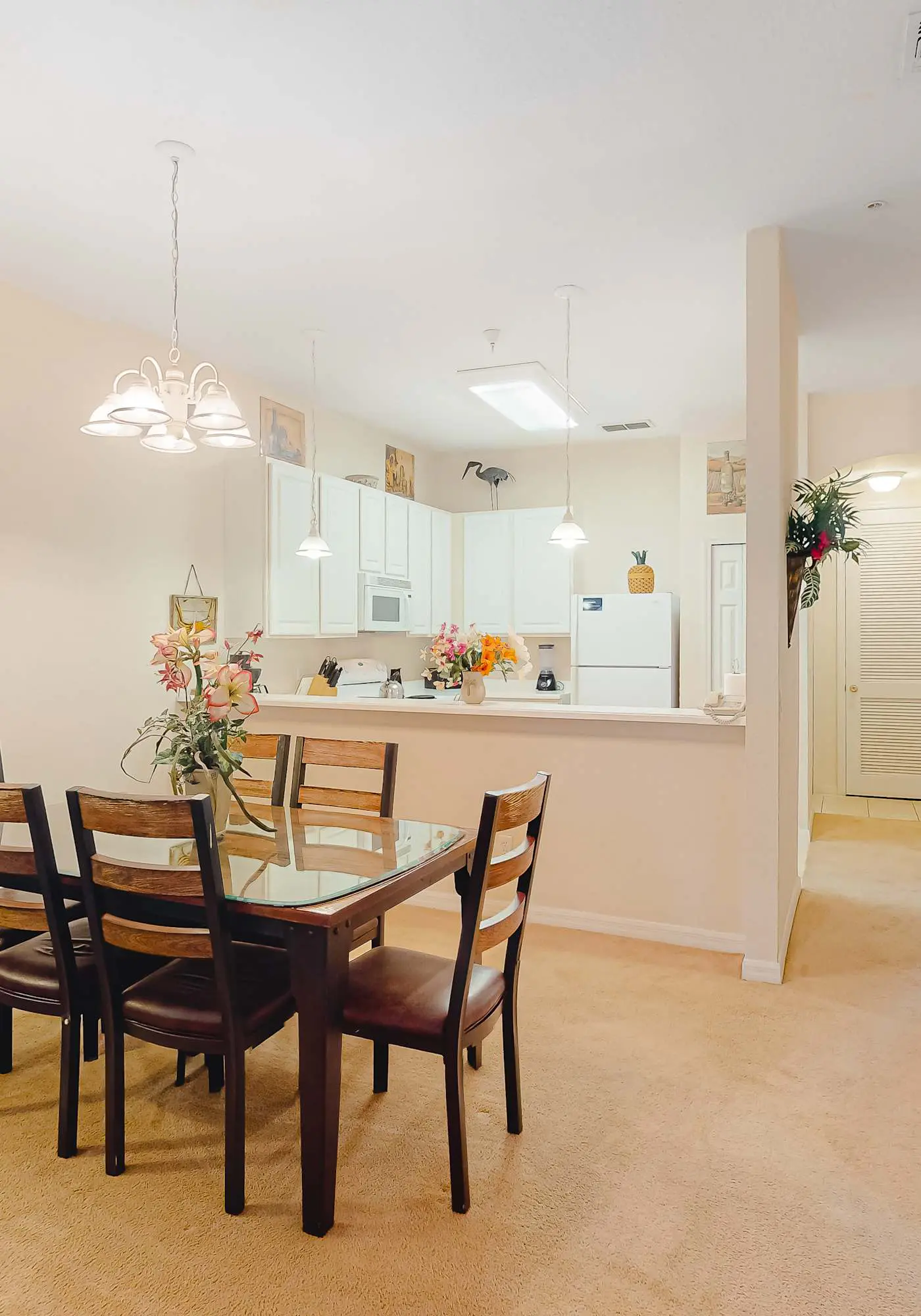 2nd floor condo w/ gym, basketball court, shared pools, restaurant, tennis court