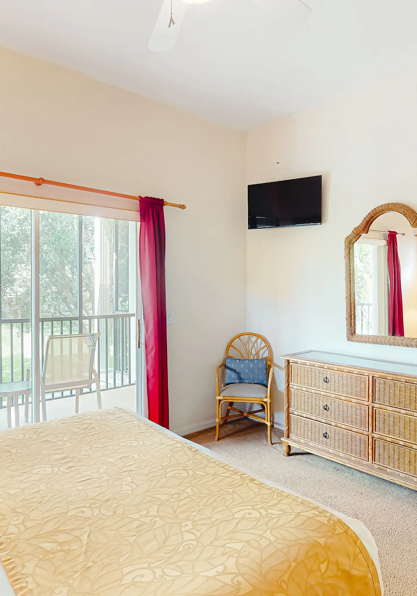 2nd floor condo w/ gym, basketball court, shared pools, restaurant, tennis court