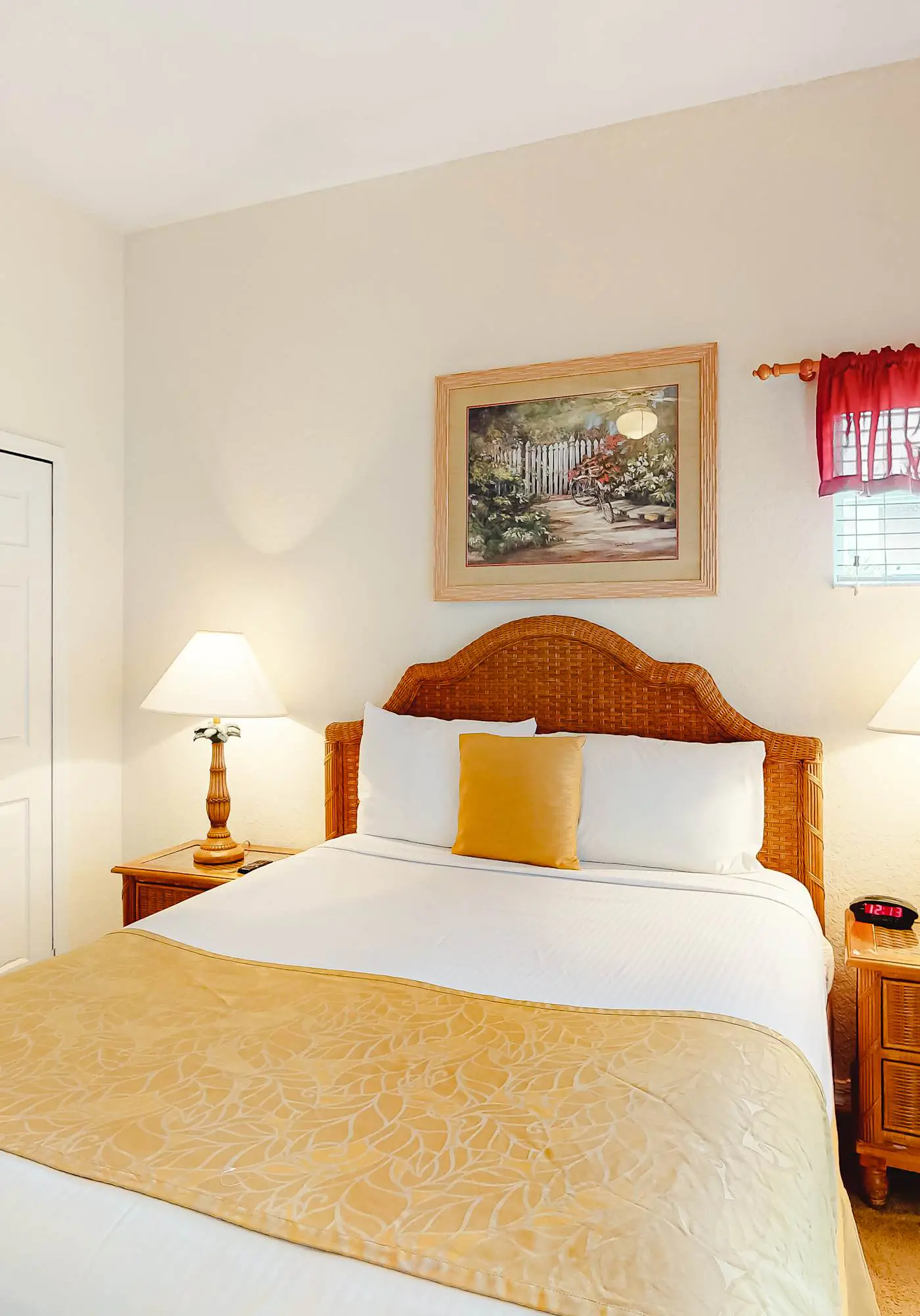2nd floor condo w/ gym, basketball court, shared pools, restaurant, tennis court