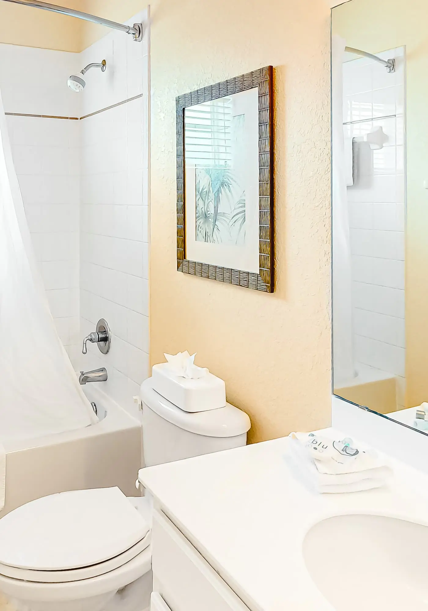 2nd floor condo w/ gym, basketball court, shared pools, restaurant, tennis court