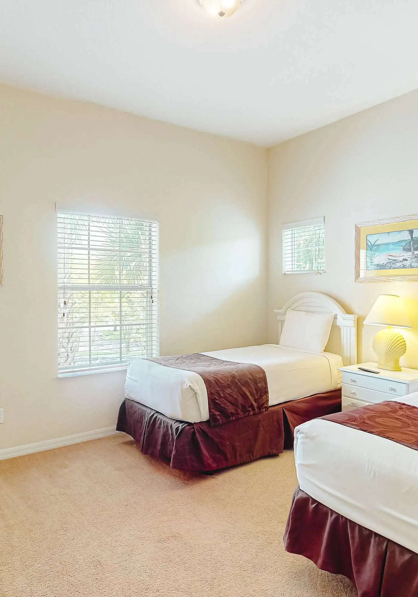2nd floor condo w/ gym, basketball court, shared pools, restaurant, tennis court