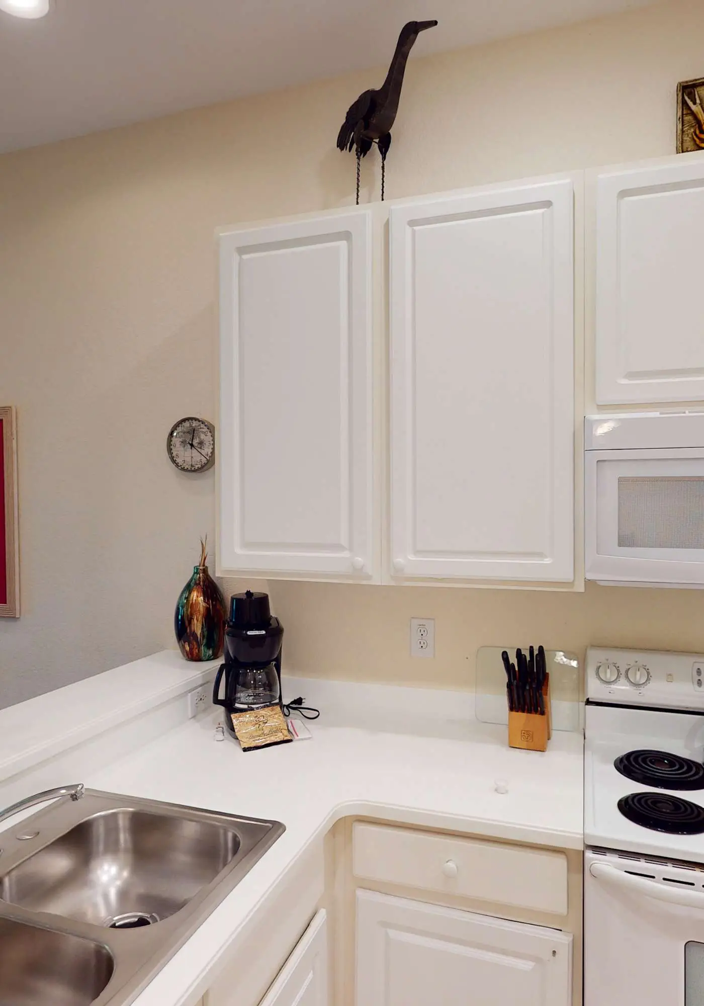 1st floor condo w/ gym, tennis court, sauna, patio, restaurant, near theme parks