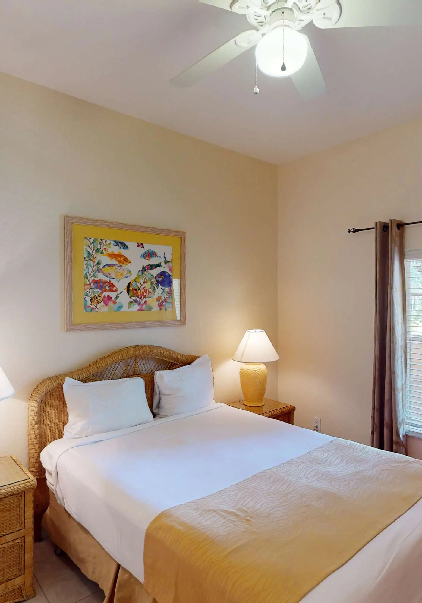 1st floor condo w/ gym, tennis court, sauna, patio, restaurant, near theme parks